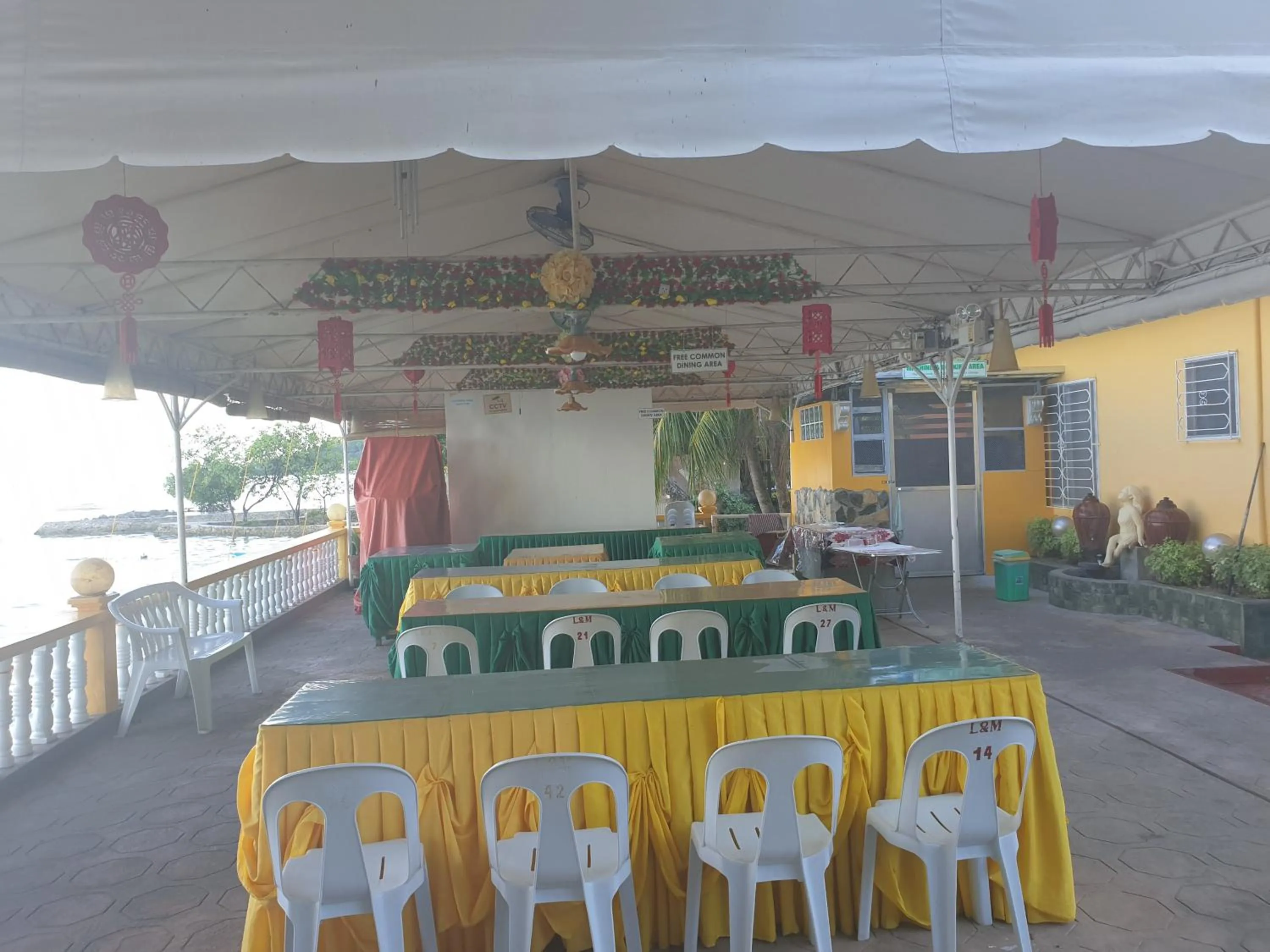 Communal lounge/ TV room in L & M Hearthstones Lodge