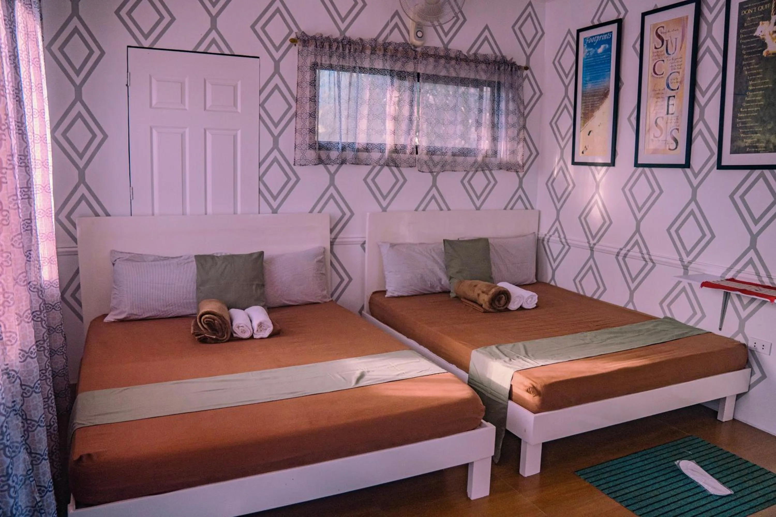 Bed in L & M Hearthstones Lodge