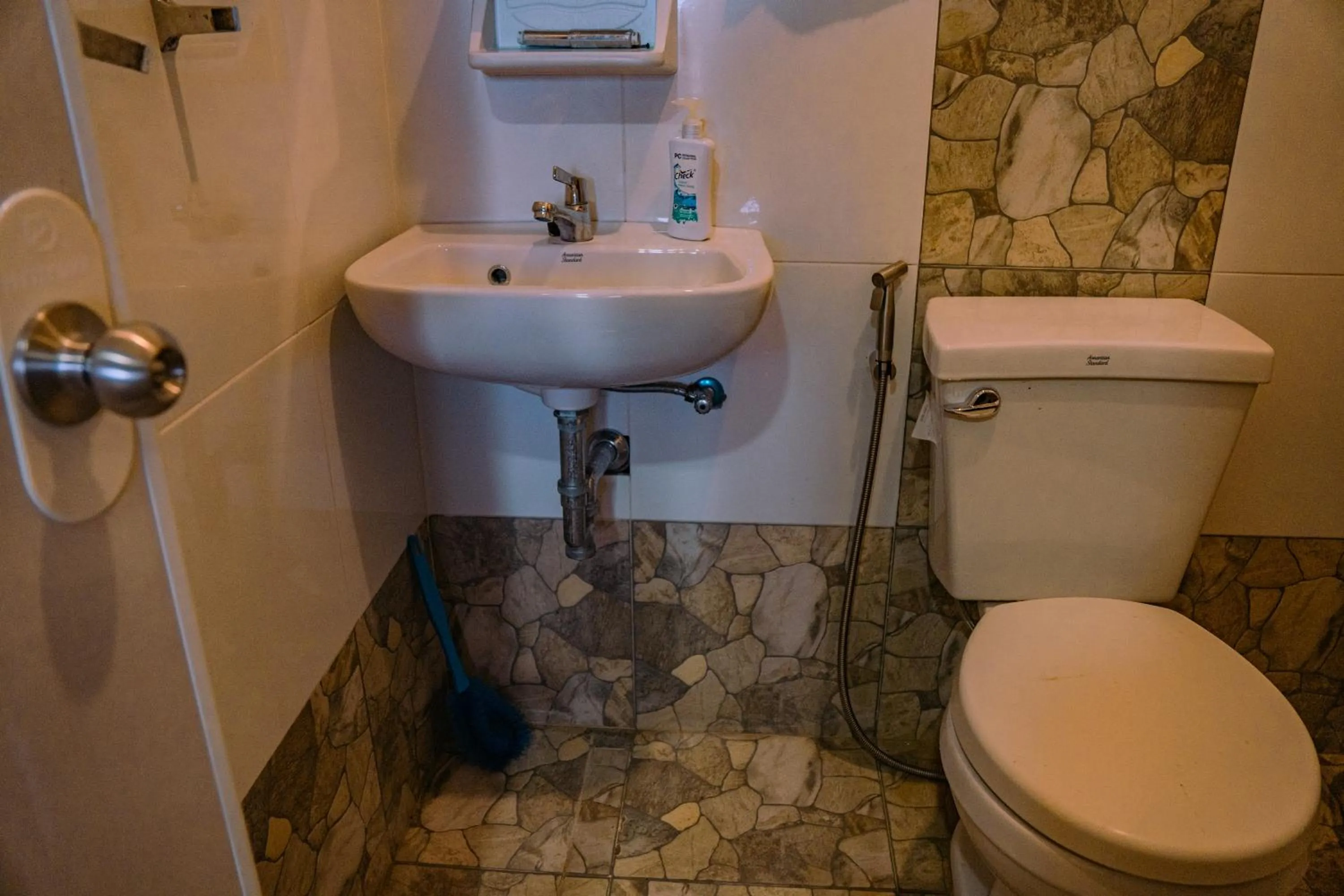 L & M Hearthstones Lodge