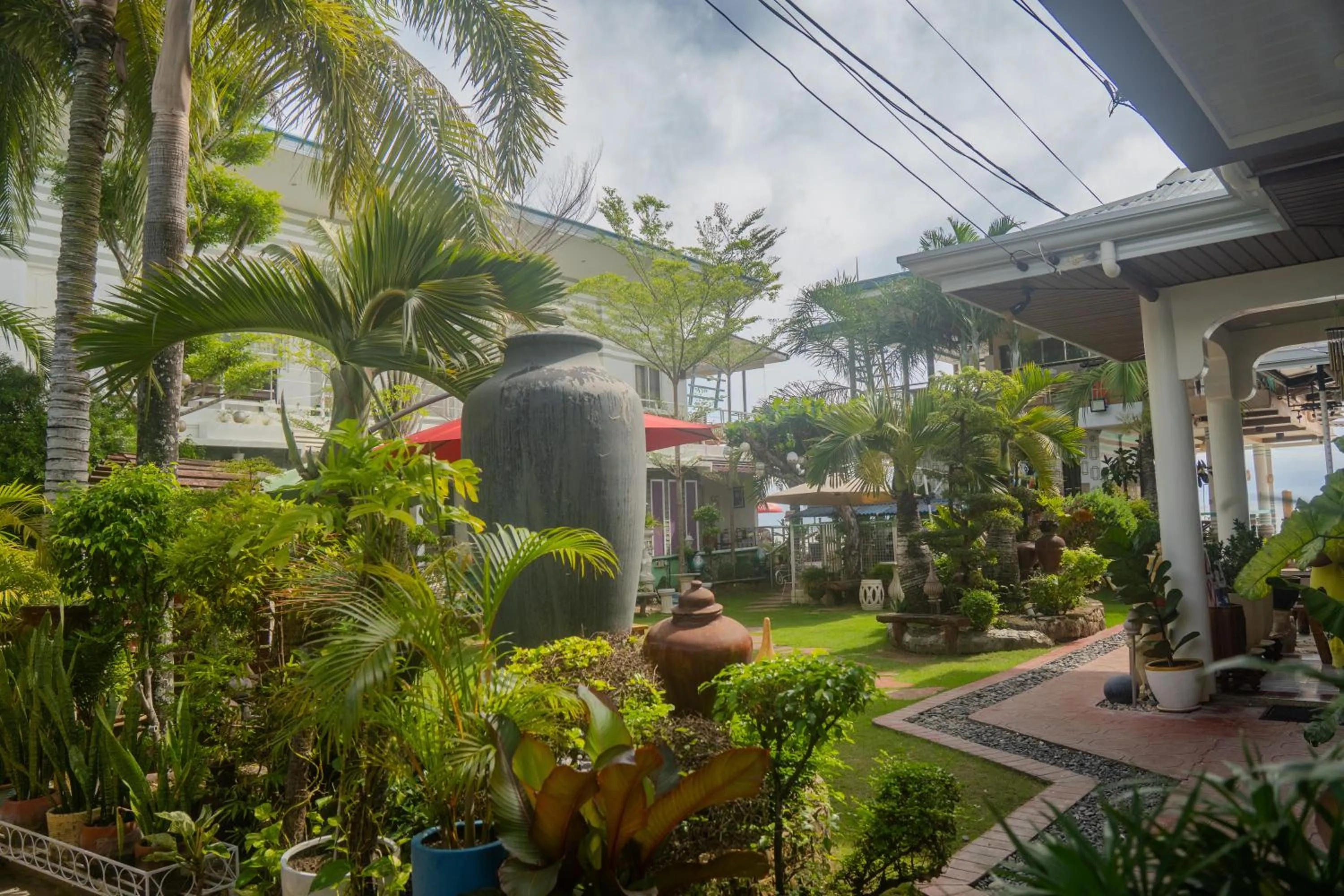 L & M Hearthstones Lodge