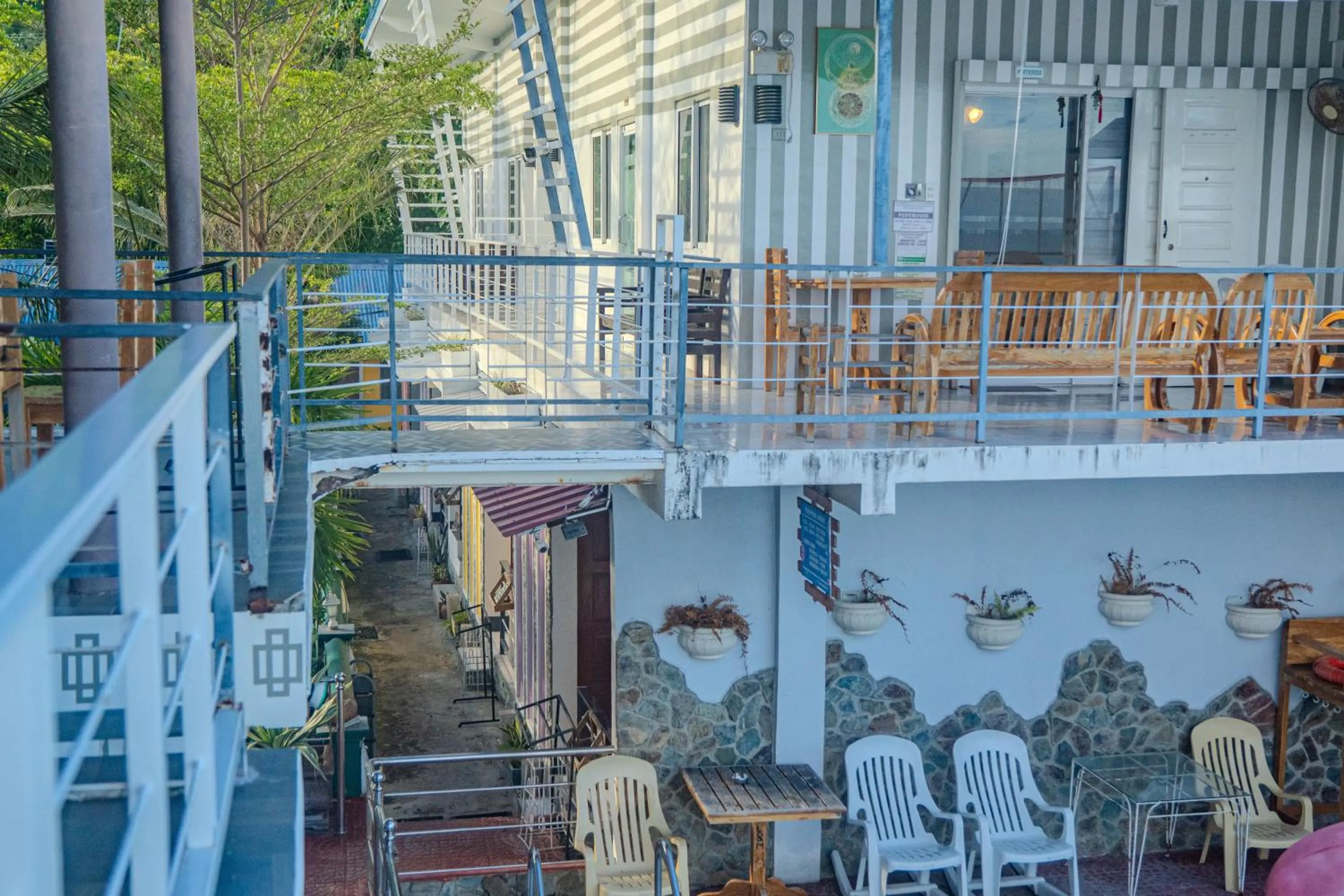 L & M Hearthstones Lodge