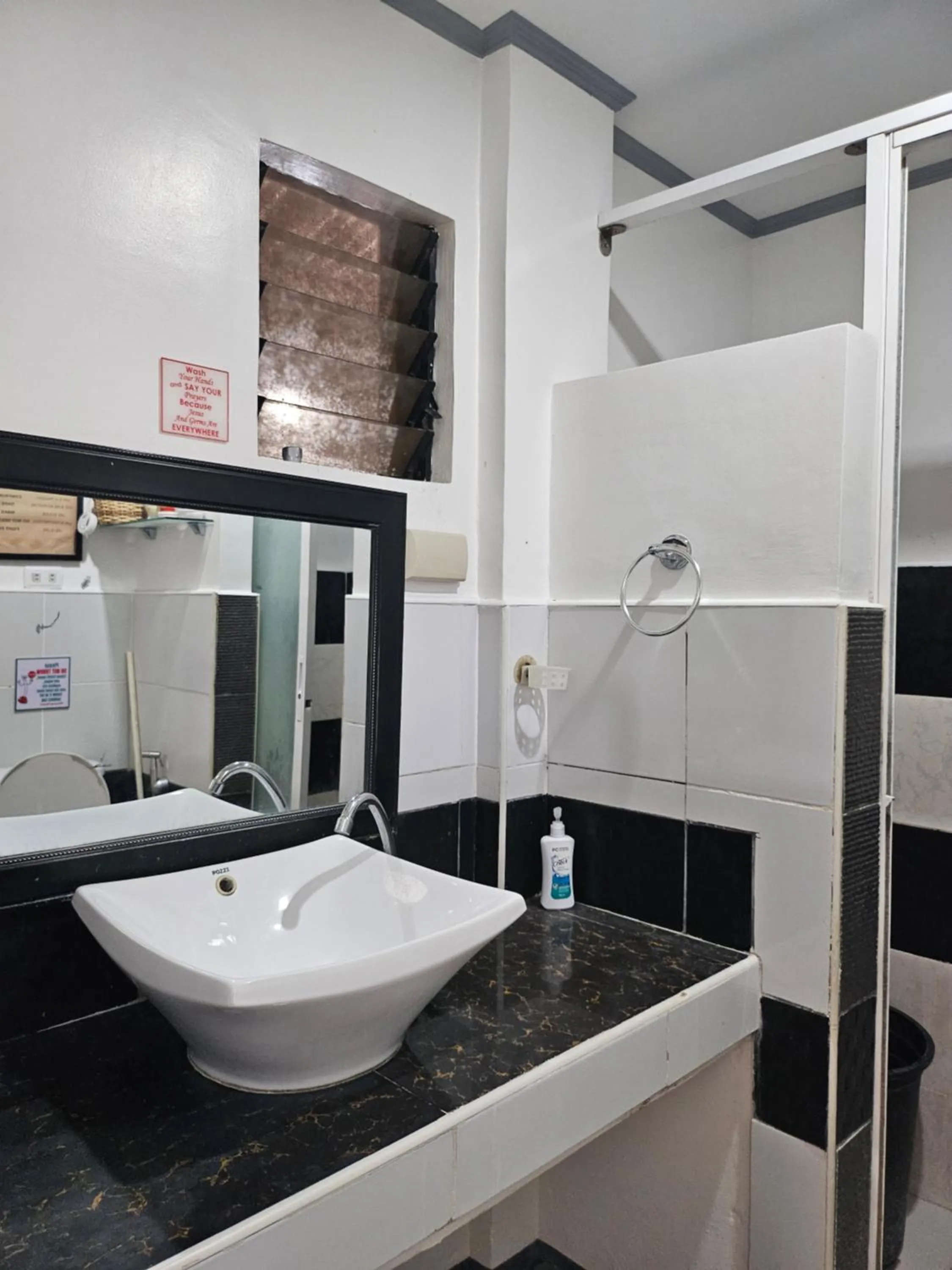 L & M Hearthstones Lodge