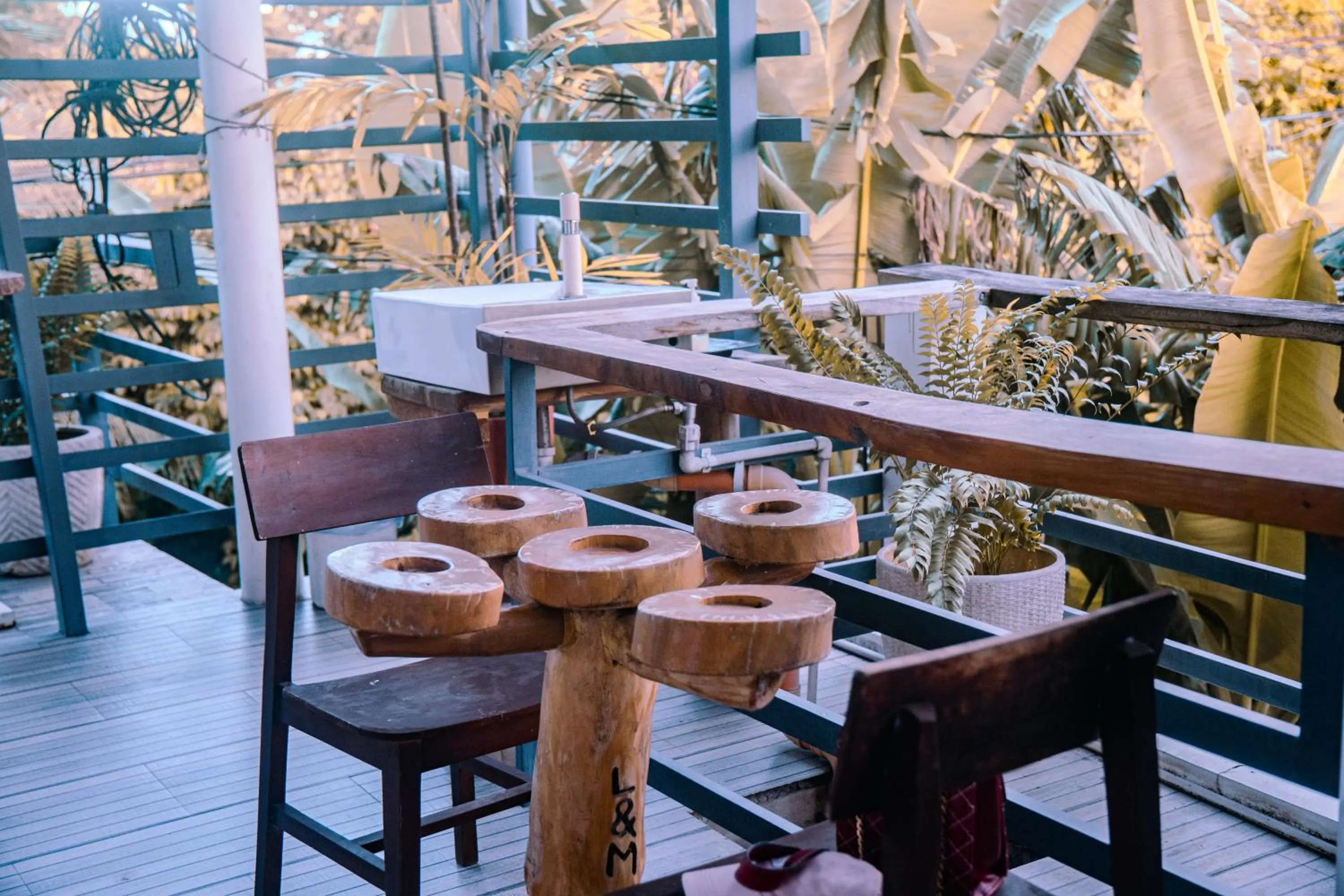 L & M Hearthstones Lodge