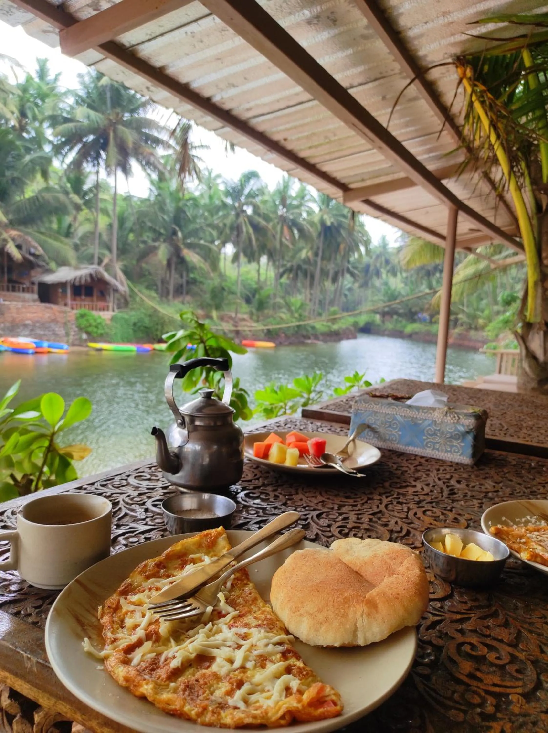 Restaurant/places to eat in Dwarka Beach Resort Goa