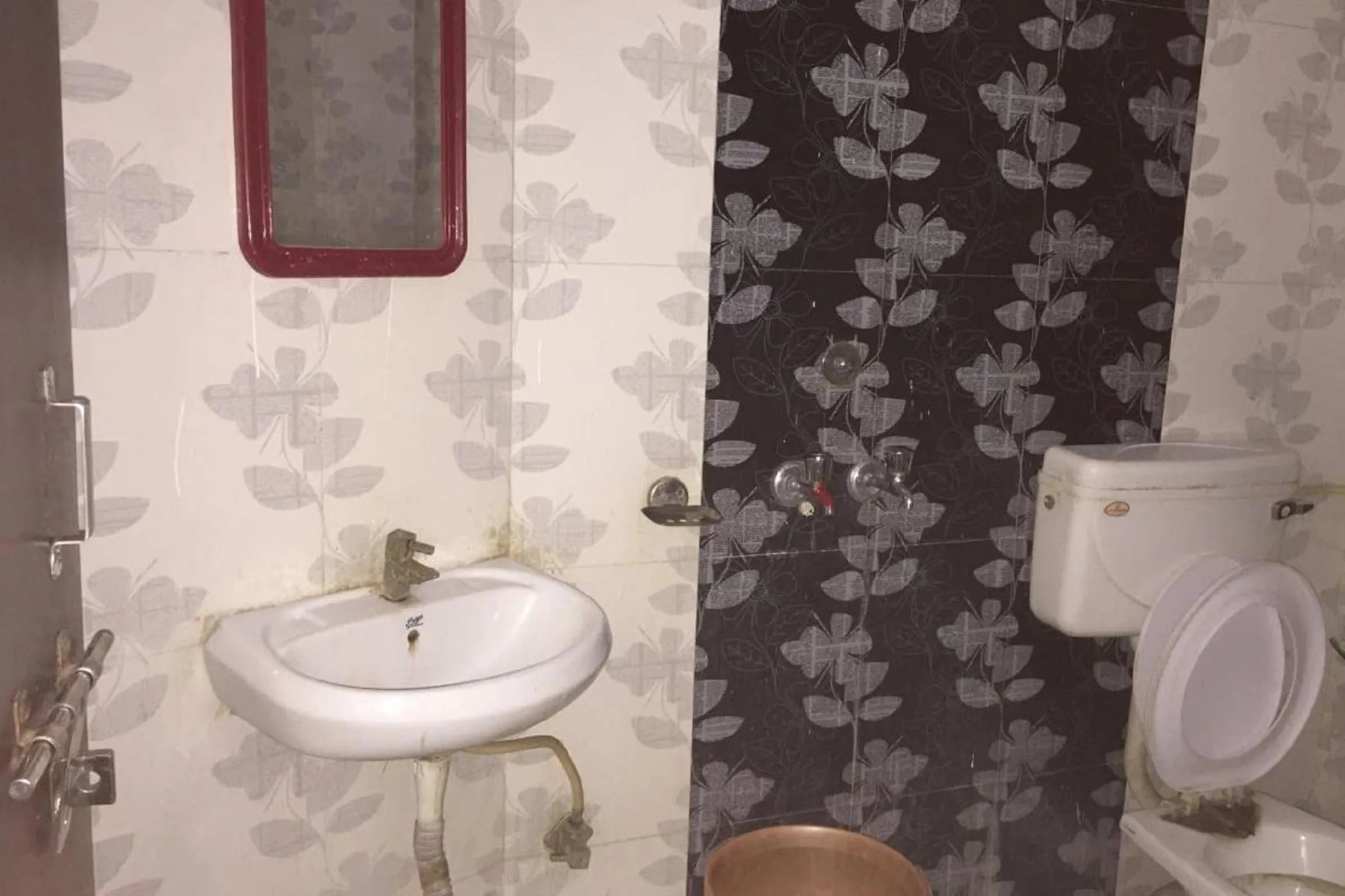 Toilet in Hotel New City Inn