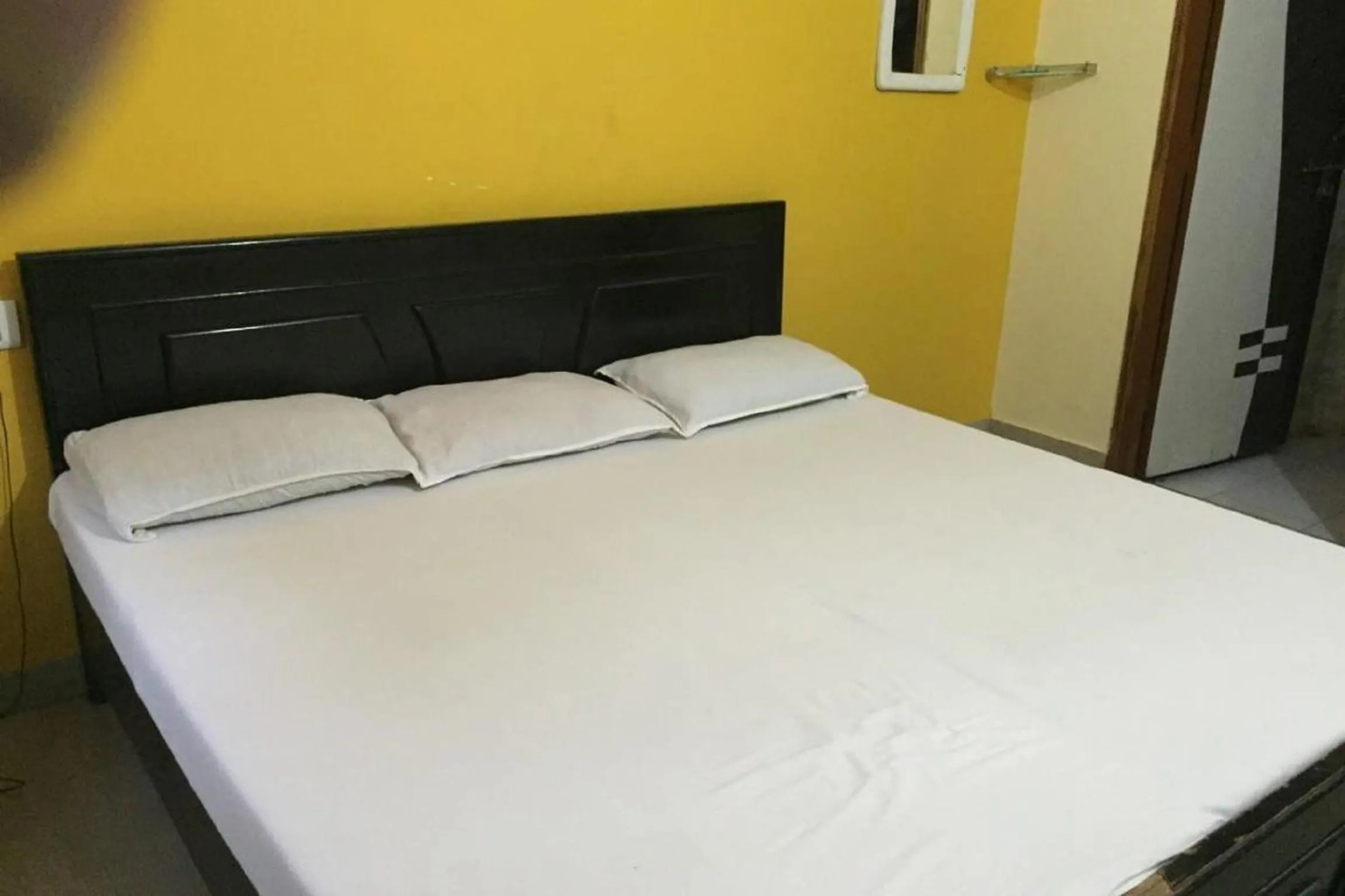 Photo of the whole room in Hotel New City Inn