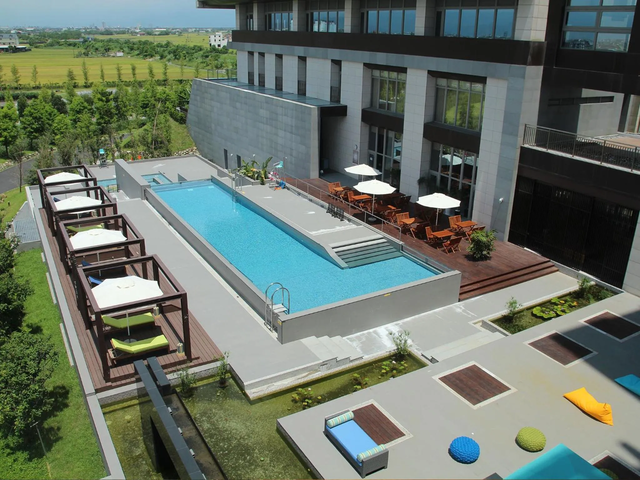 Swimming pool in Dancewoods Hotel