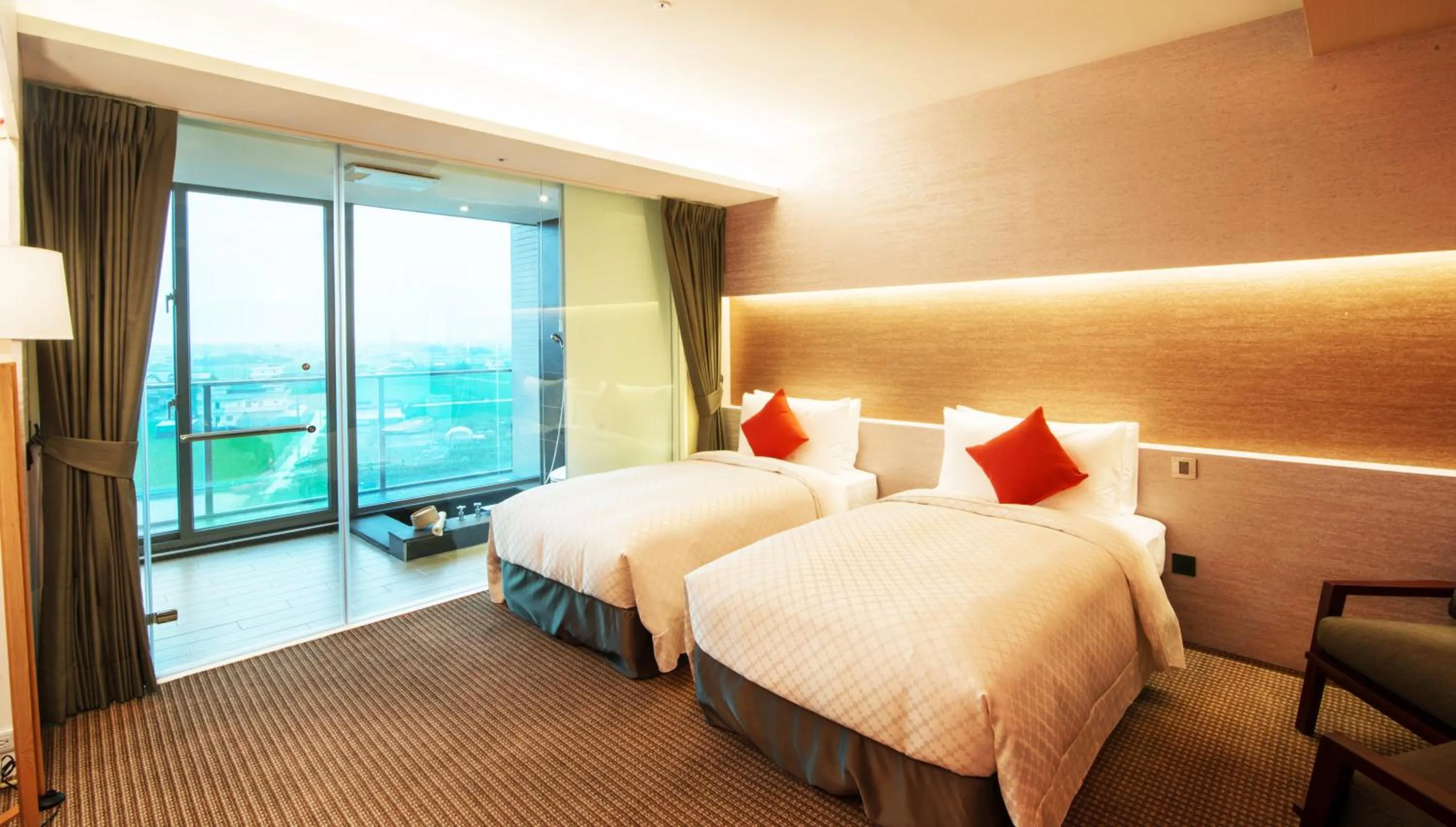 Sea view, Bed in Dancewoods Hotel