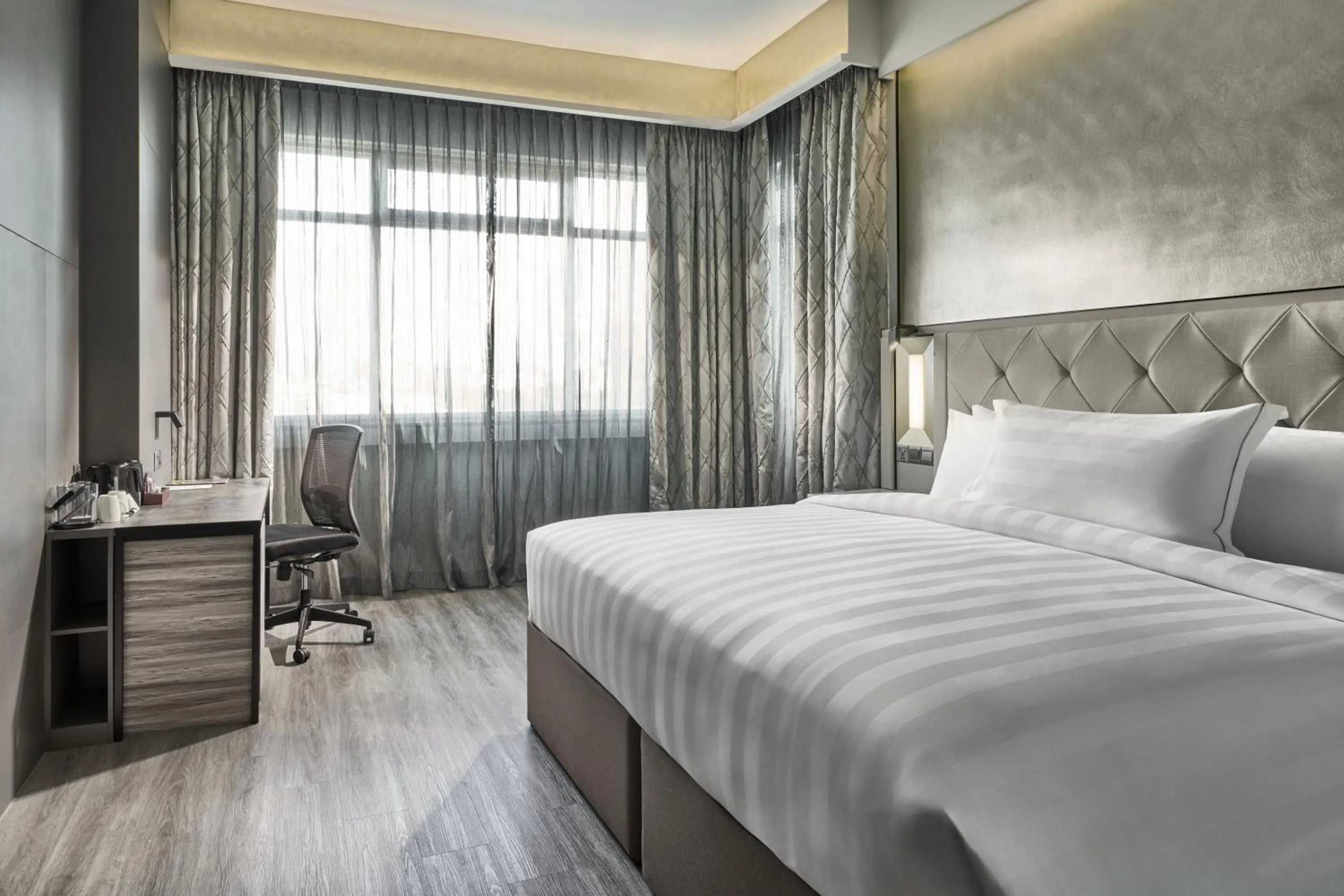 Bedroom, Bed in Novotel Singapore on Kitchener