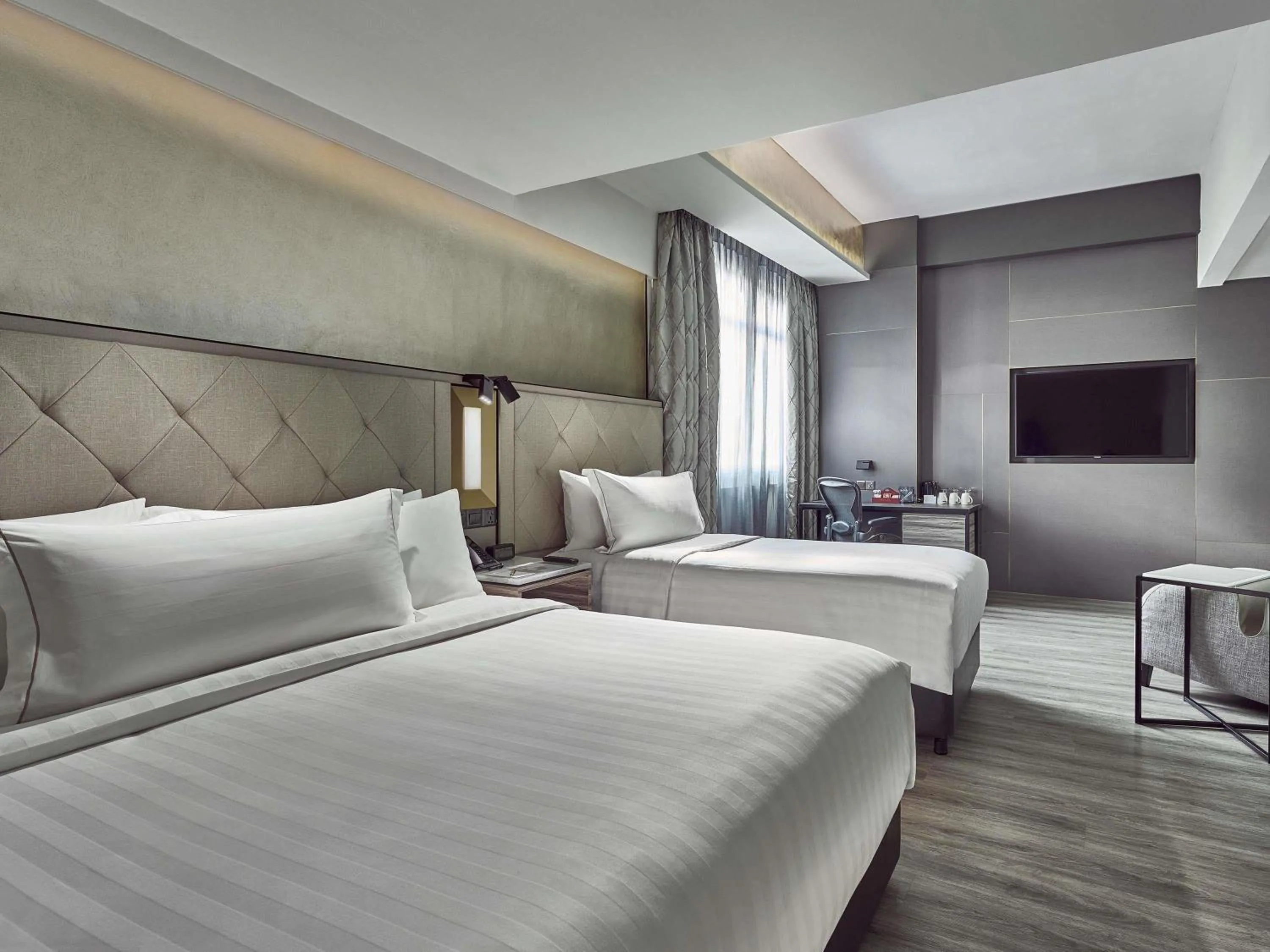 Bedroom, Bed in Novotel Singapore on Kitchener