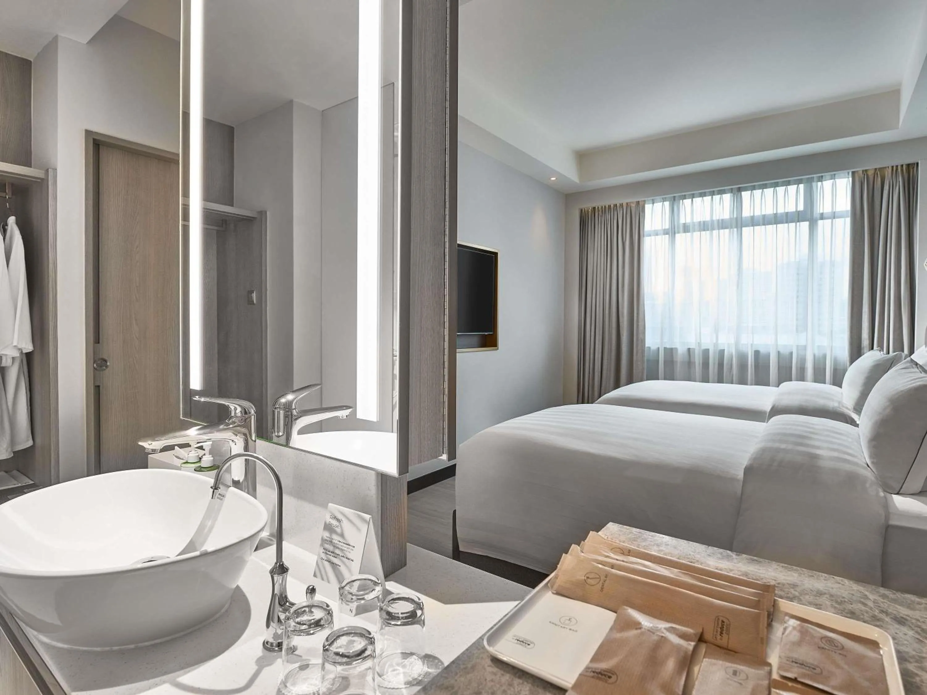 Bedroom, Bed in Novotel Singapore on Kitchener