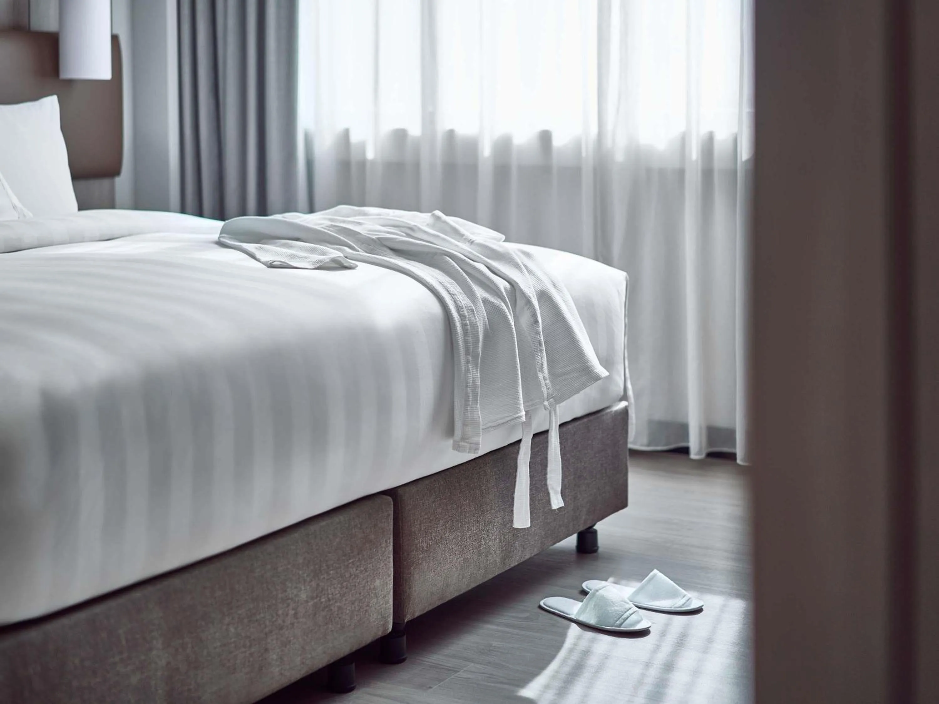 Bedroom, Bed in Novotel Singapore on Kitchener