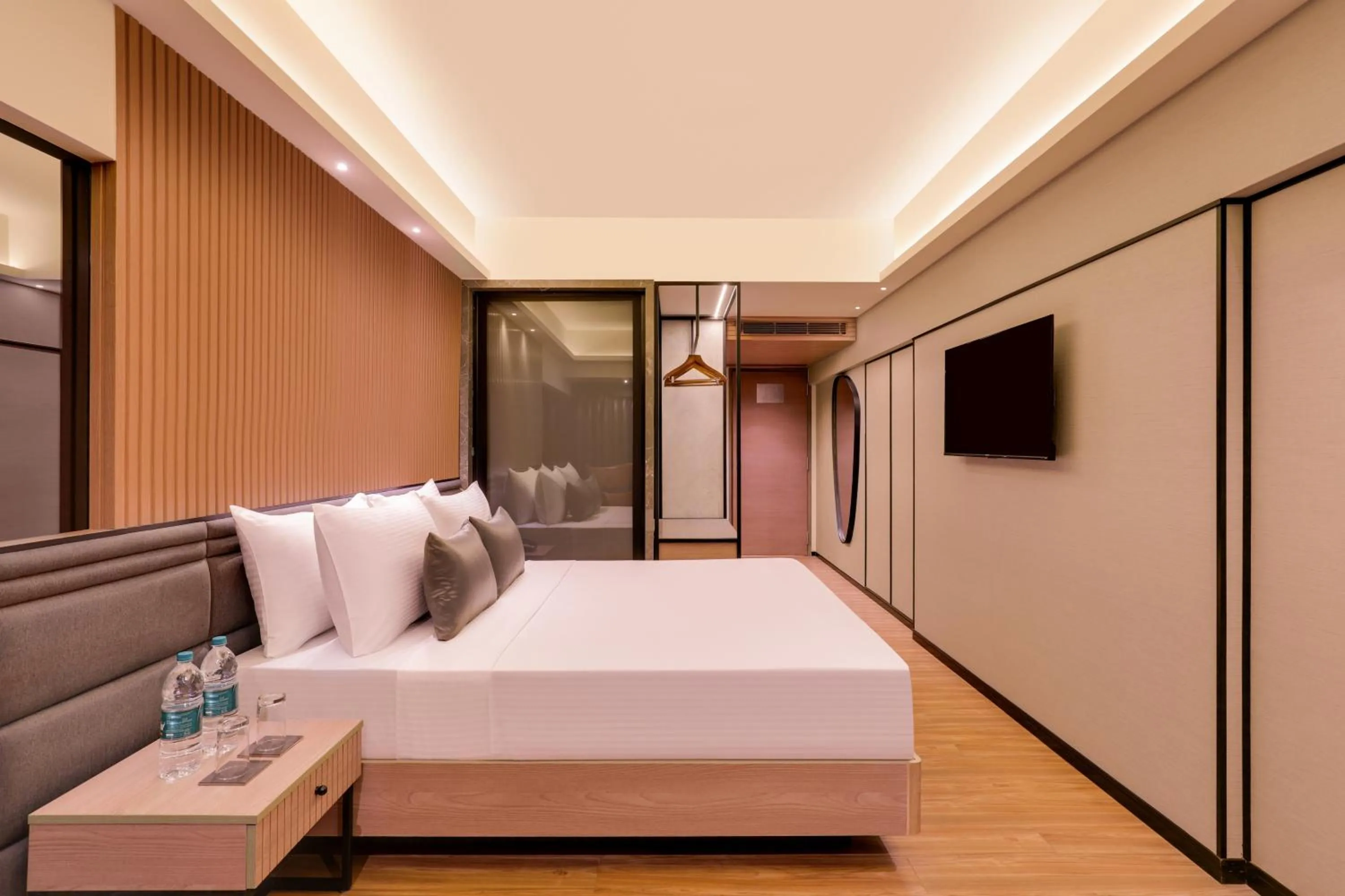 Bedroom, Bed in Lemon Tree Premier, Malad, Mumbai