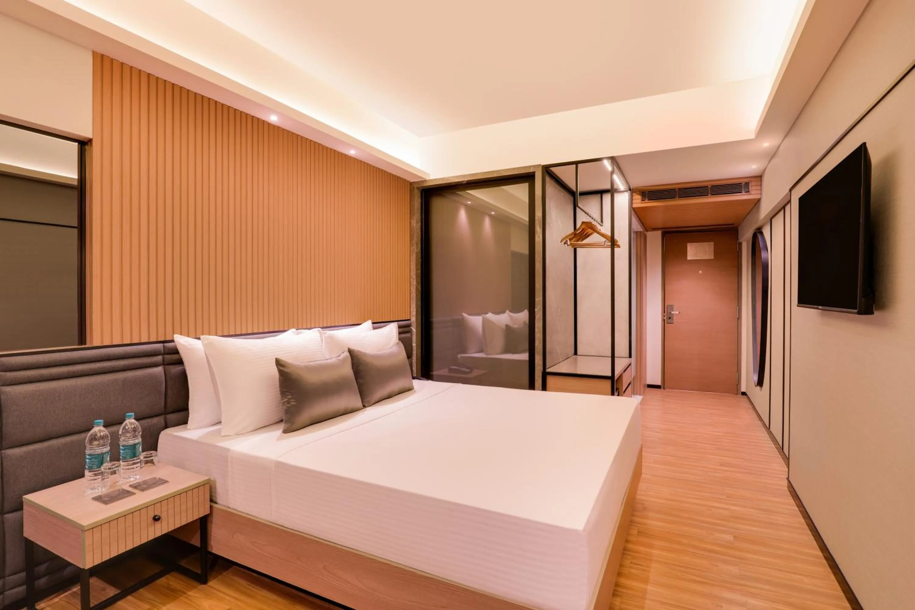 Bedroom, Bed in Lemon Tree Premier, Malad, Mumbai