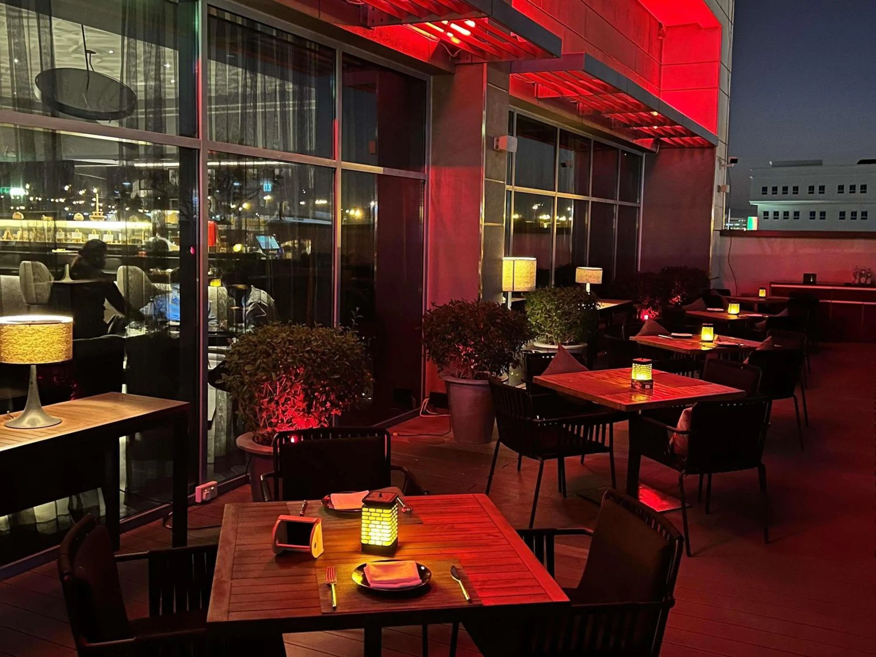 Restaurant/places to eat in Novotel Muscat Airport