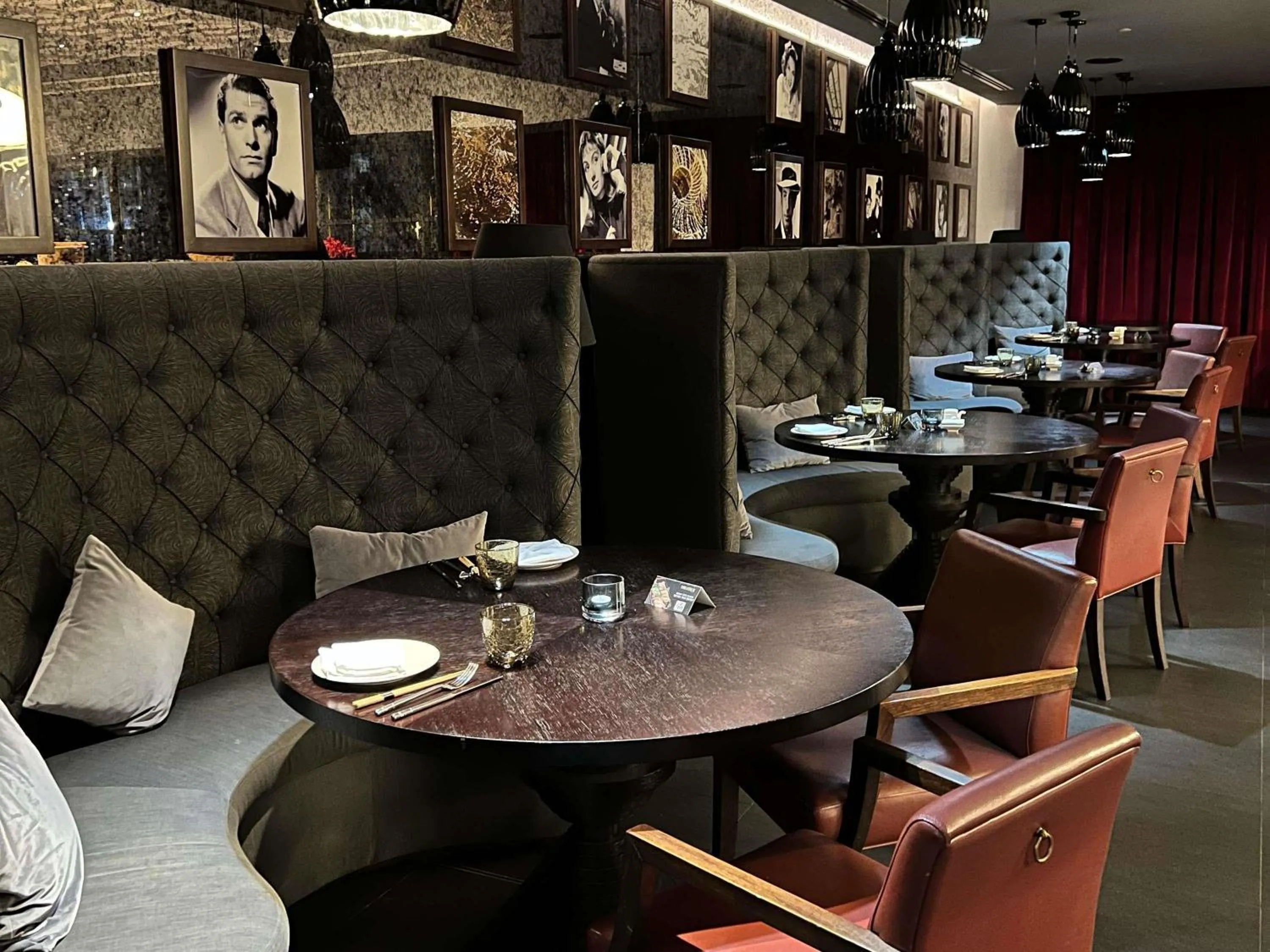 Restaurant/places to eat in Novotel Muscat Airport