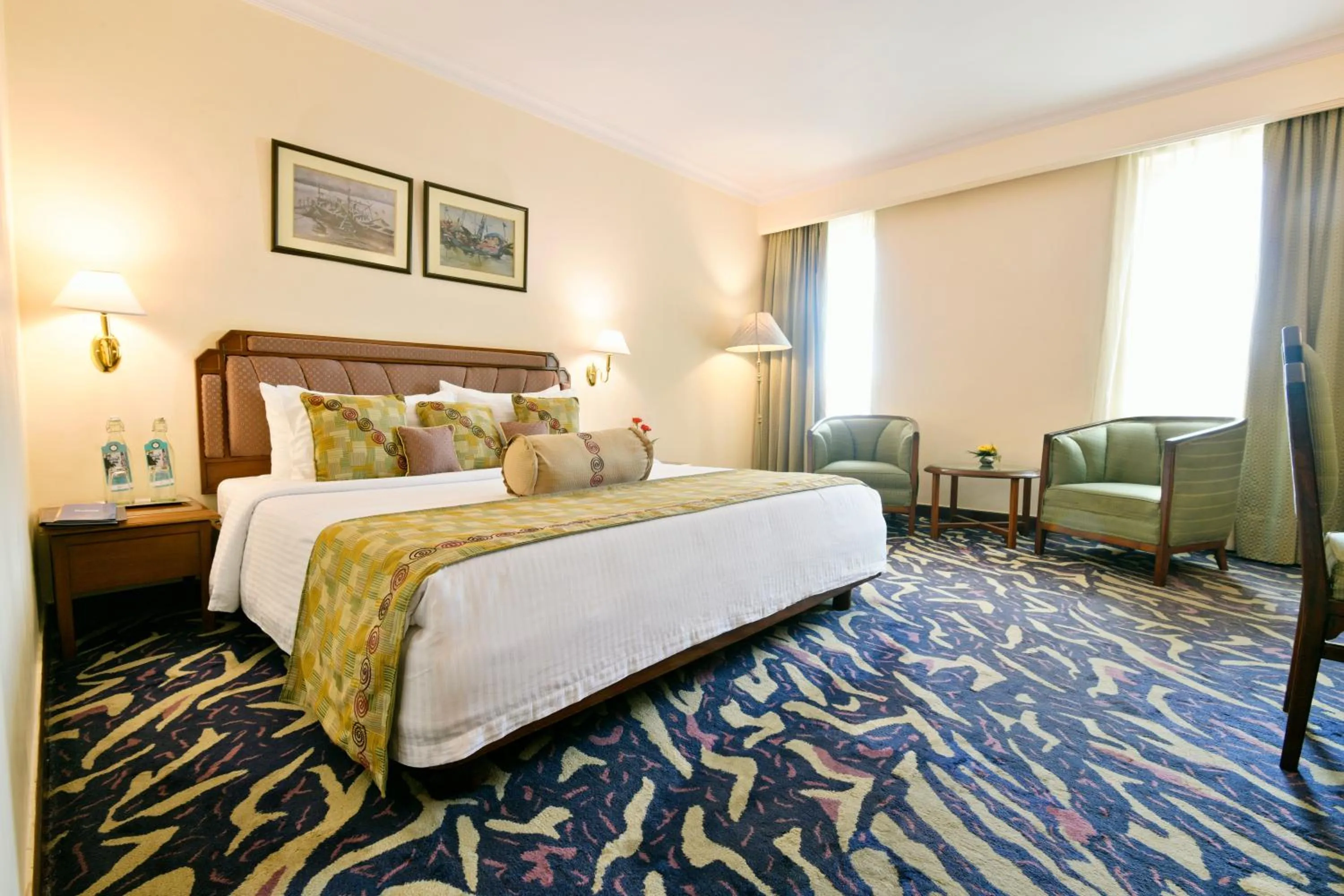 Bedroom, Bed in Peerless Hotel Kolkata