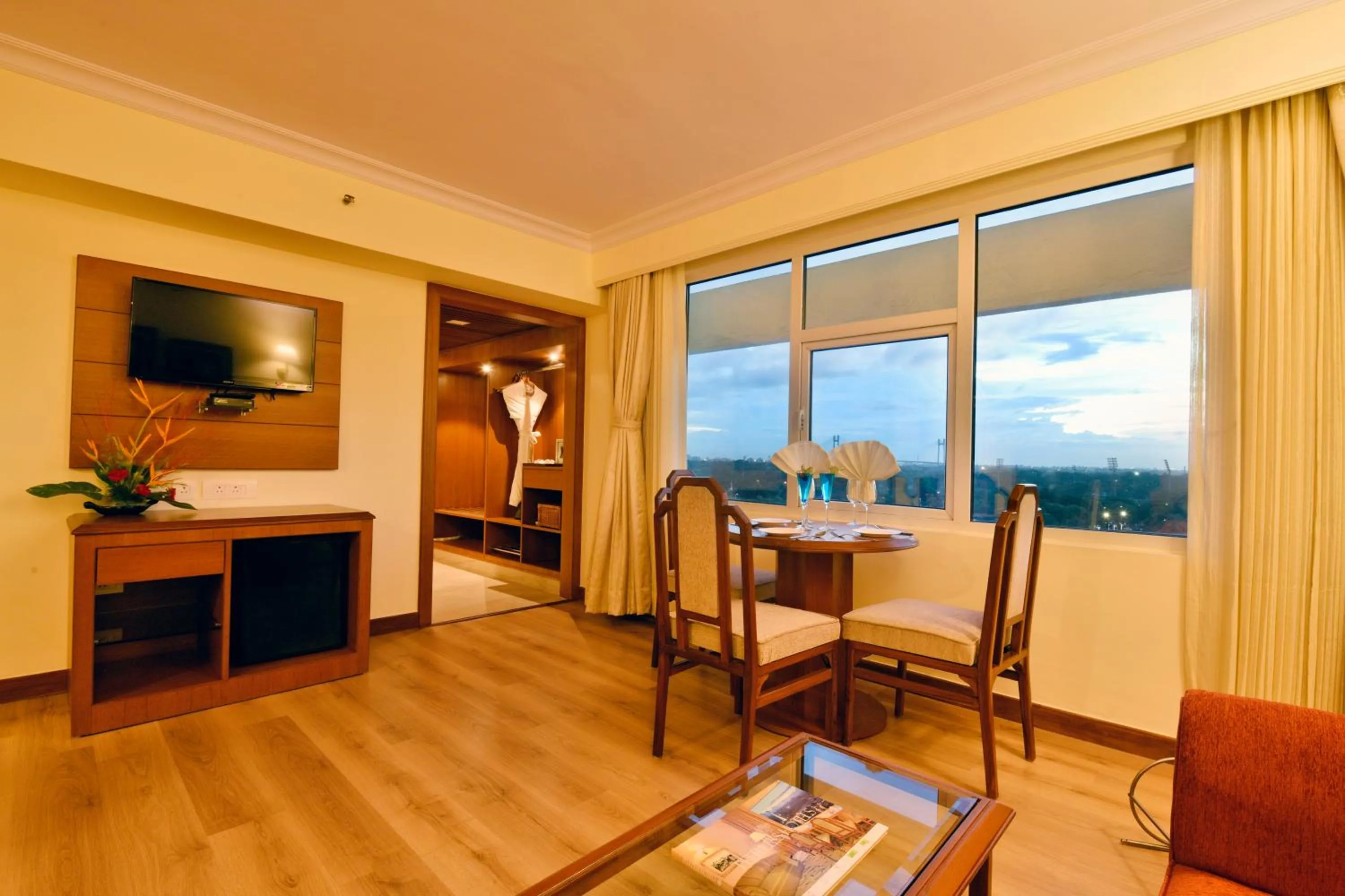 Living room in Peerless Hotel Kolkata