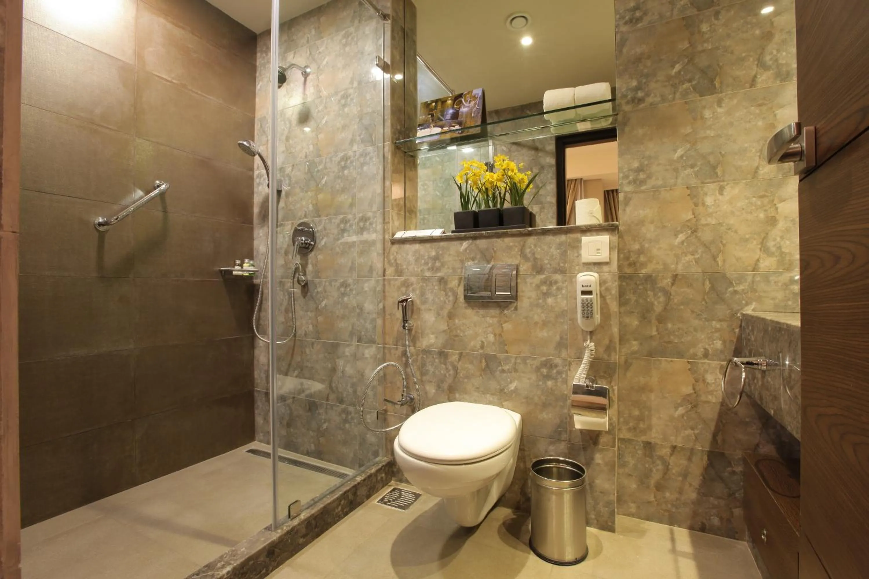 Bathroom in Peerless Hotel Kolkata