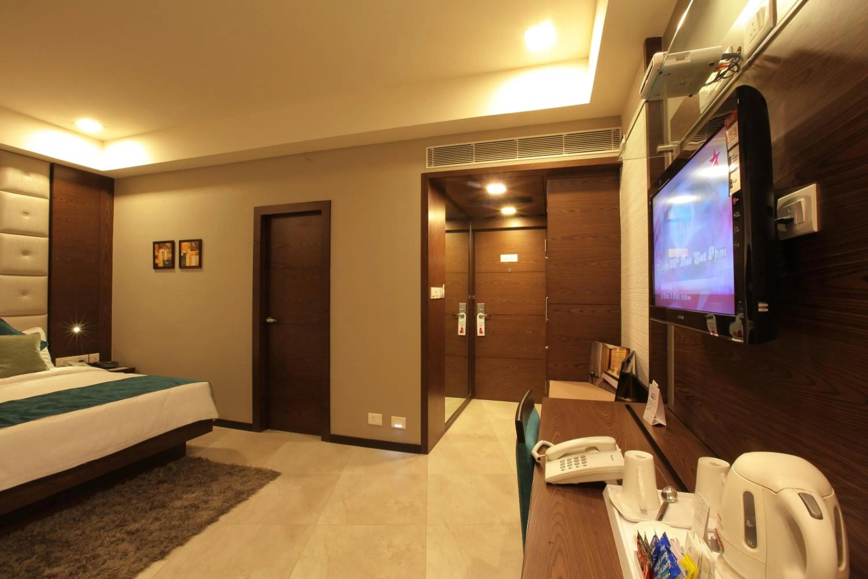 Decorative detail, Bed in Peerless Hotel Kolkata