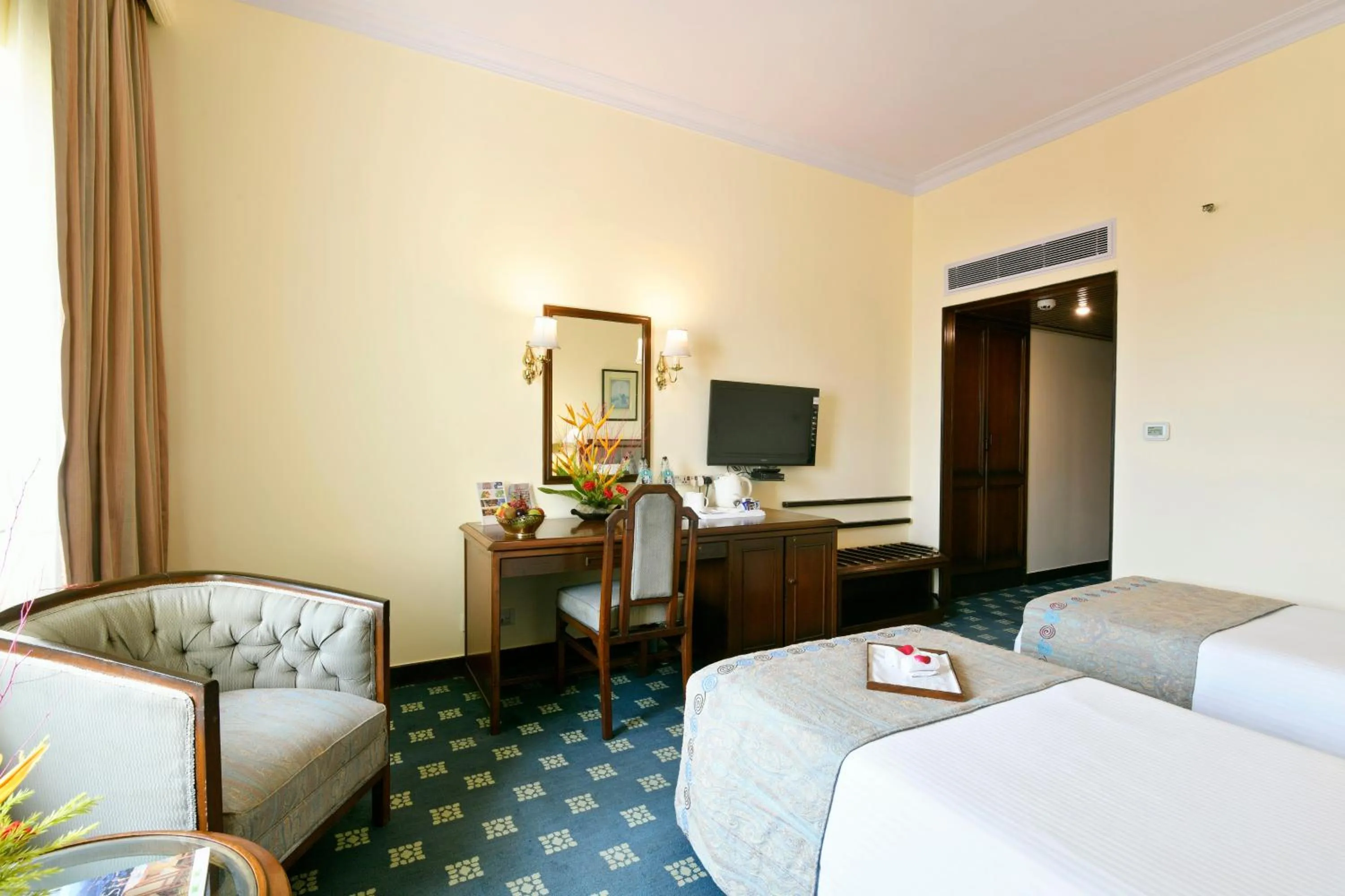 Bed in Peerless Hotel Kolkata