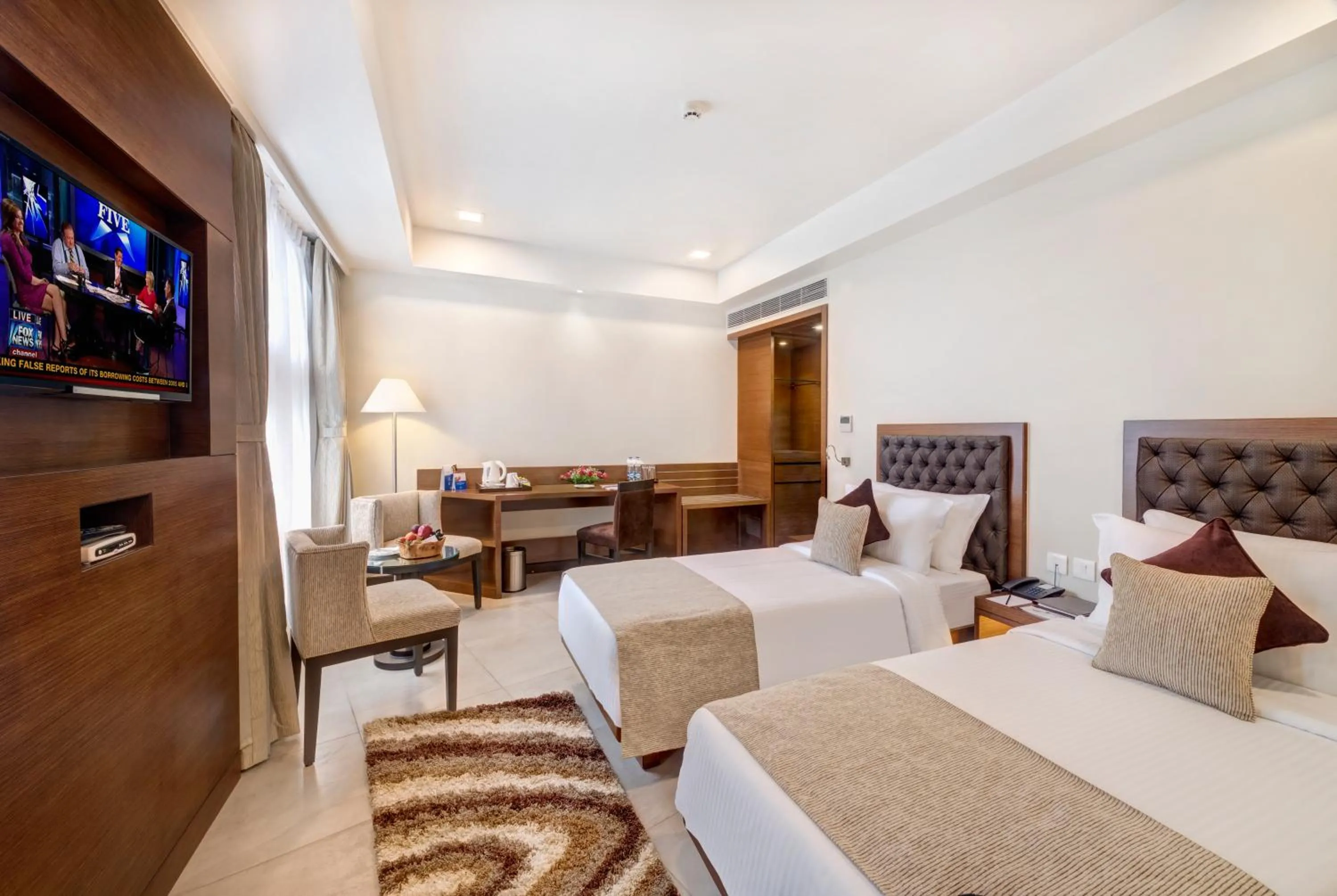 Photo of the whole room, Bed in Peerless Hotel Kolkata