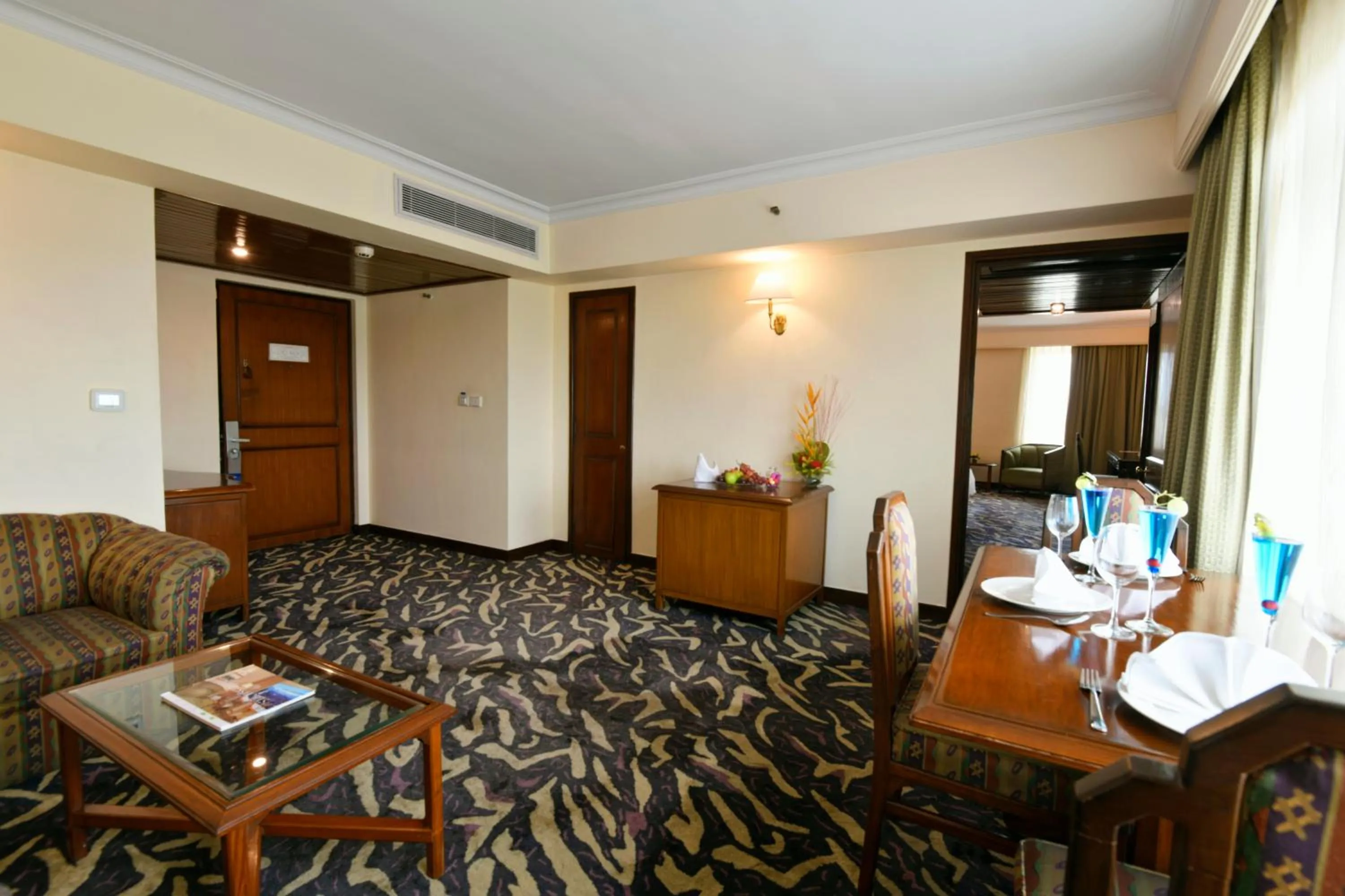 Living room in Peerless Hotel Kolkata