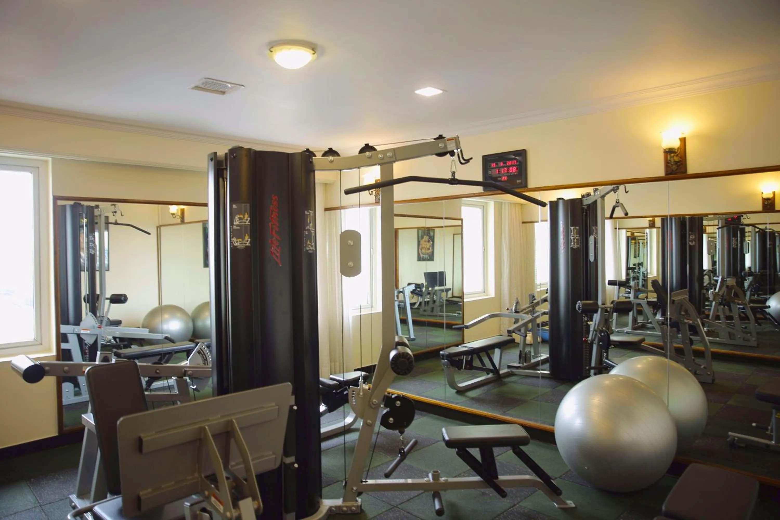 Fitness centre/facilities in Peerless Hotel Kolkata