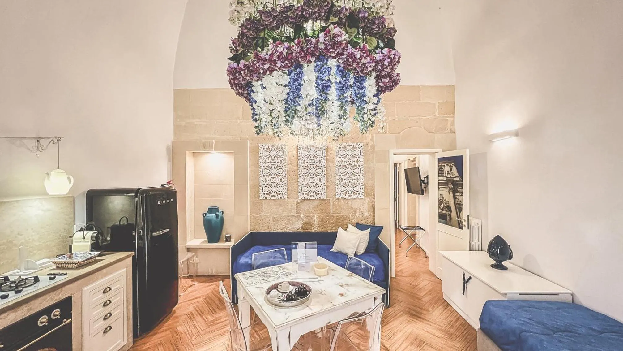 Kitchen or kitchenette in Cadelli Luxury Suite & Apartments