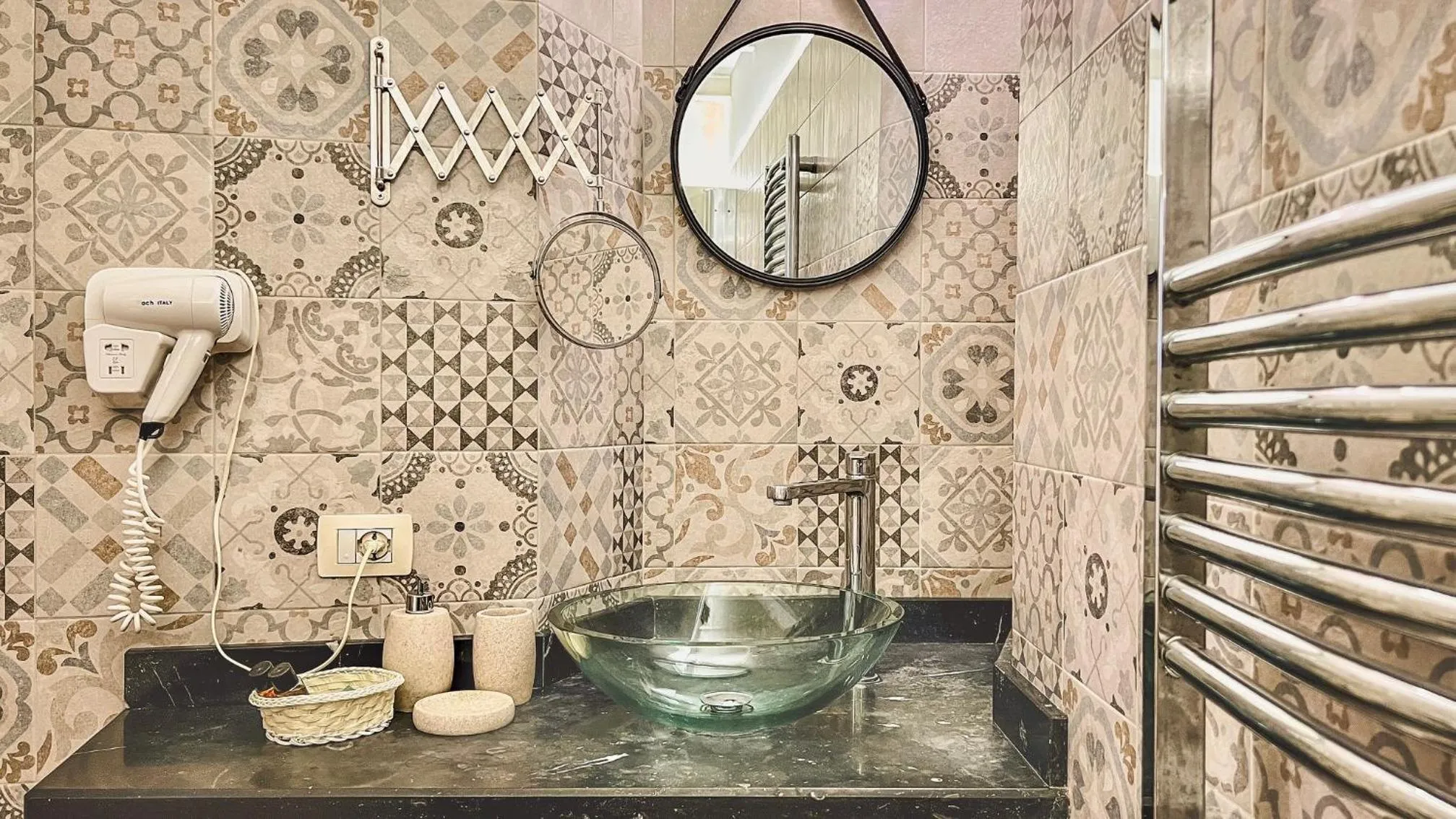 Bathroom in Cadelli Luxury Suite & Apartments