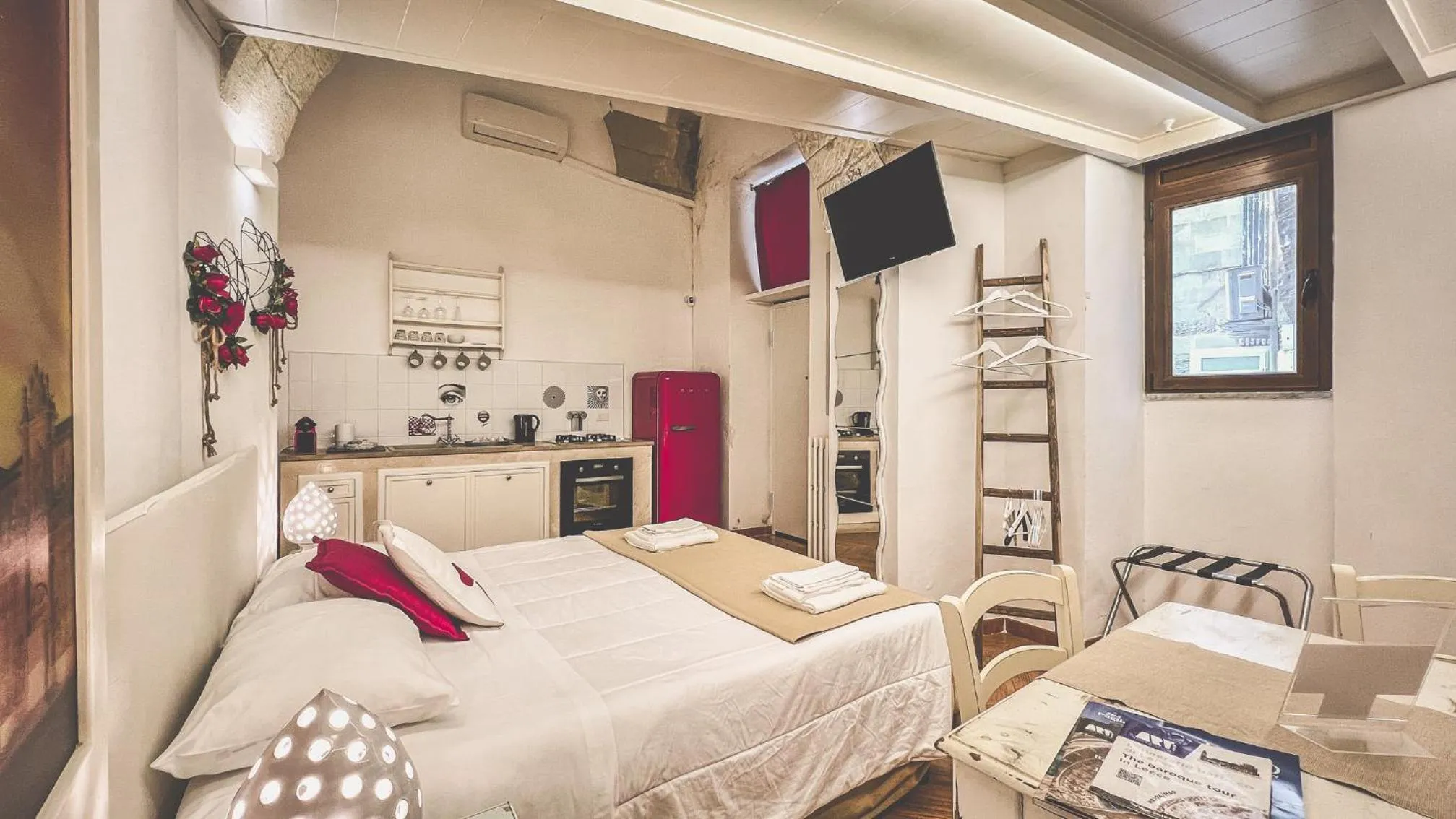 Photo of the whole room, Bed in Cadelli Luxury Suite & Apartments