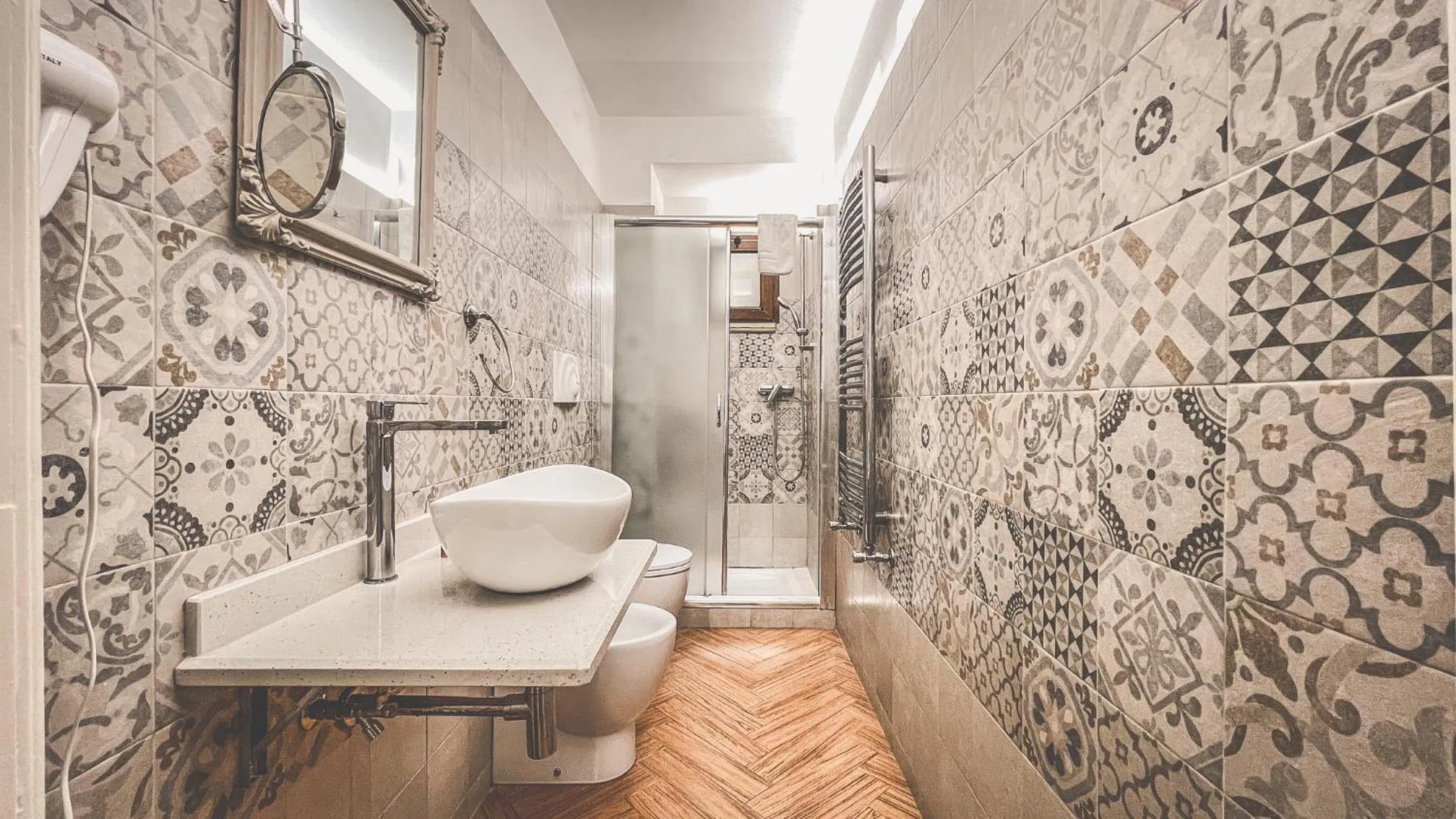 Shower in Cadelli Luxury Suite & Apartments