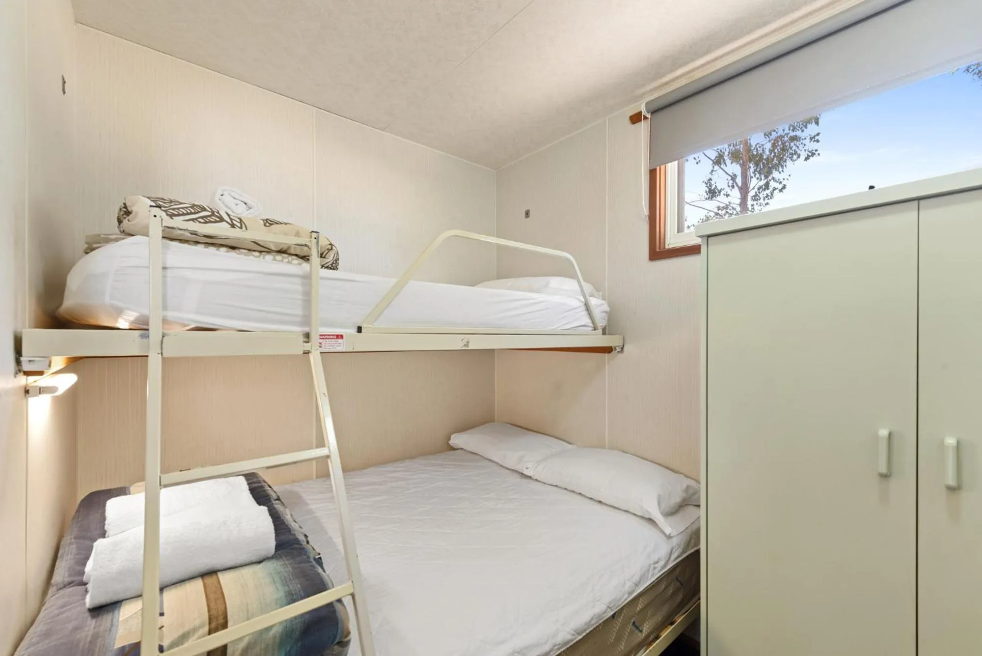 Bedroom, Bed in Discovery Parks - Moama West