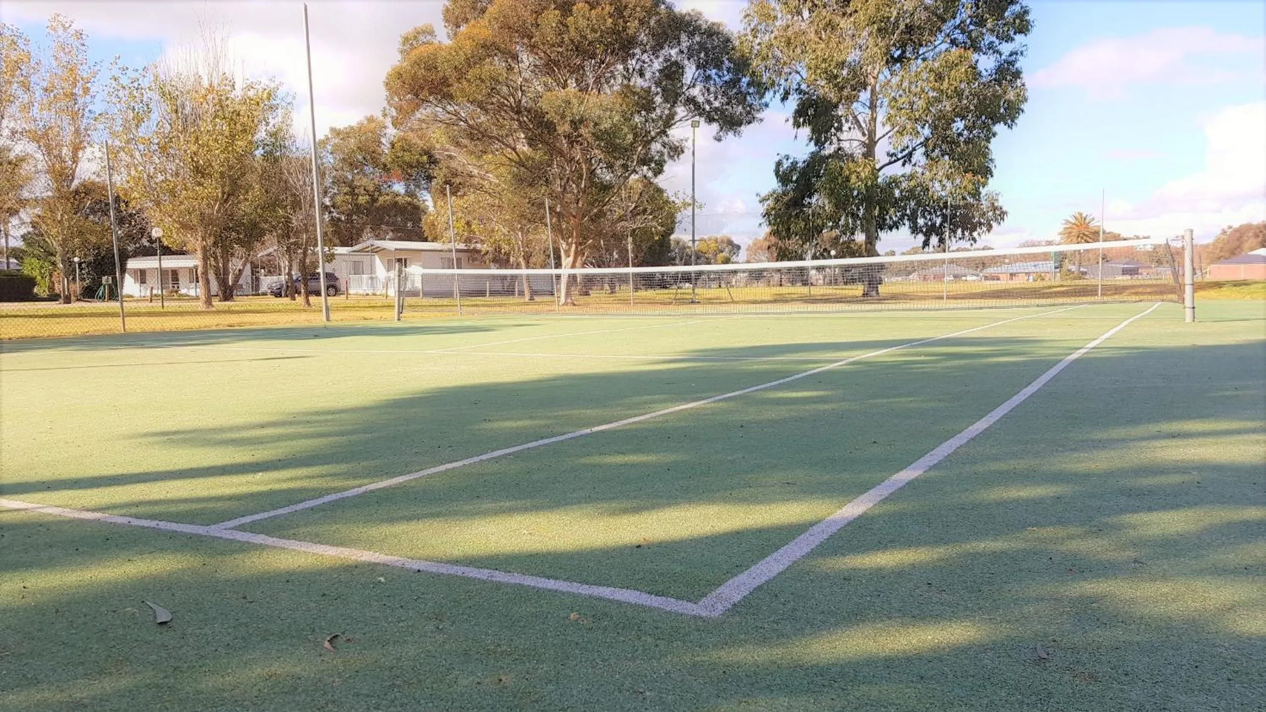 Tennis court in Discovery Parks - Moama West