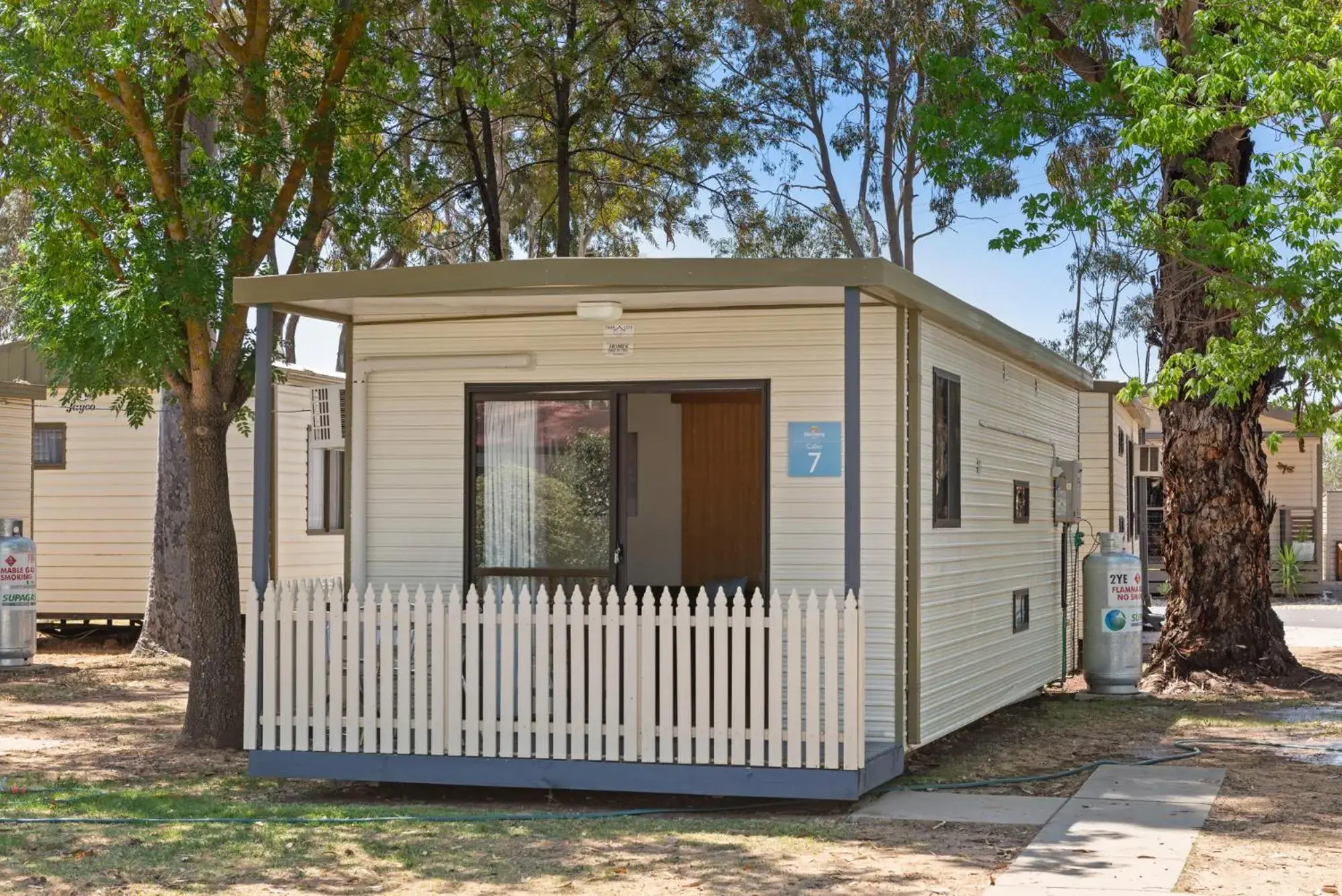 Economy 1 Bedroom Cabin in Discovery Parks - Moama West Economy 1 Bedroom Cabin in Discovery Parks - Moama West