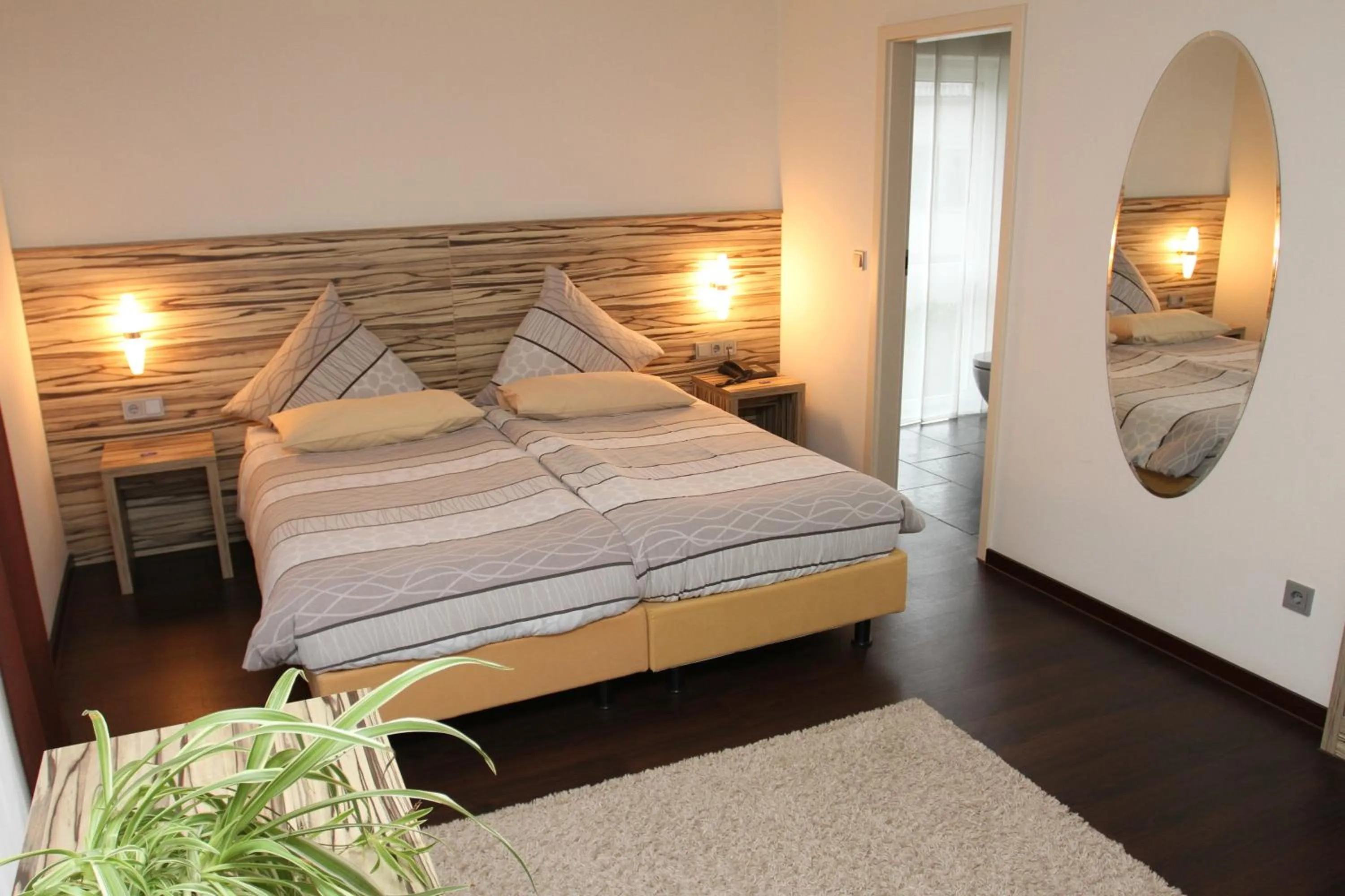 Photo of the whole room, Bed in Designhotel Im Südfeld
