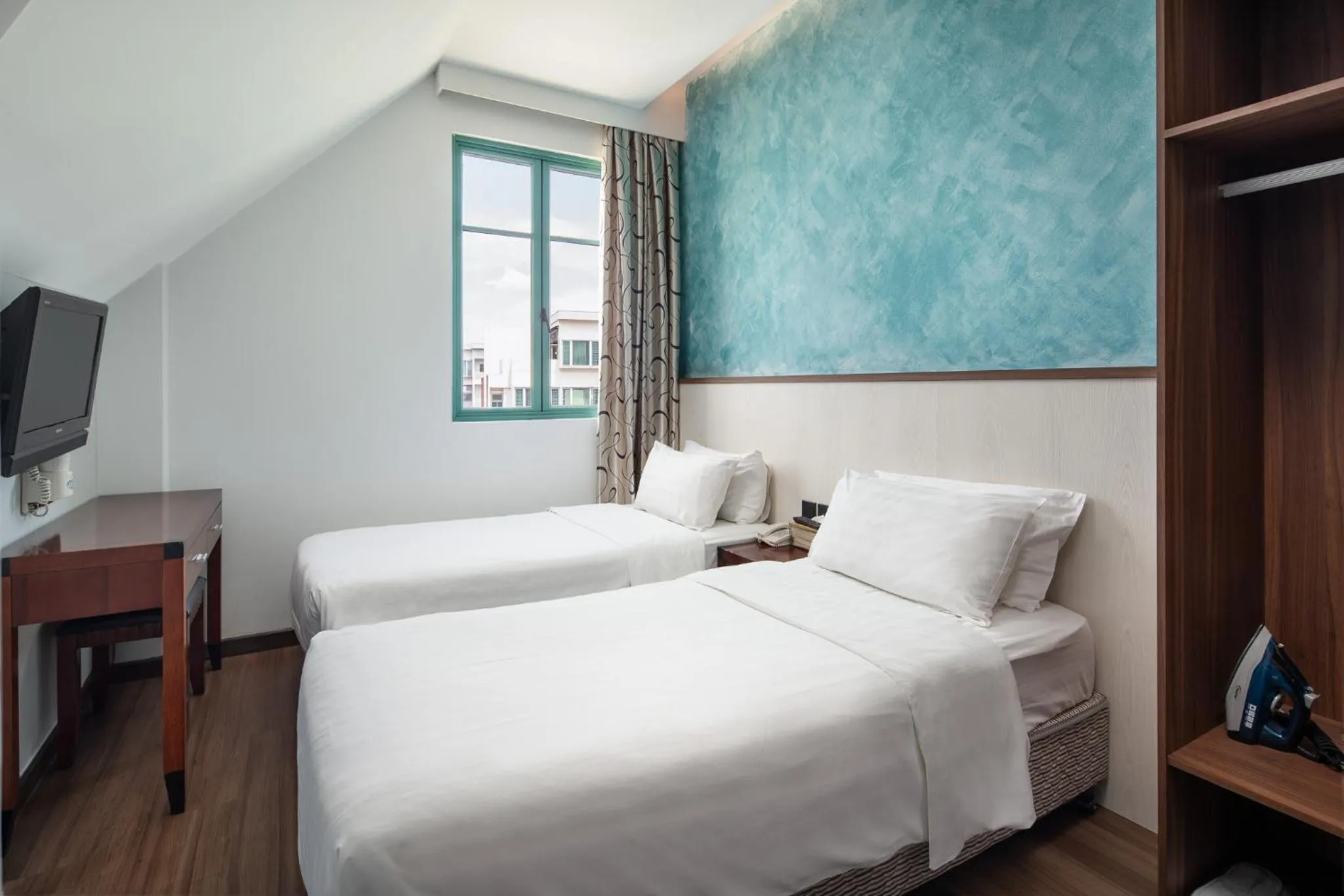 Bed in The Quay Hotel West Coast