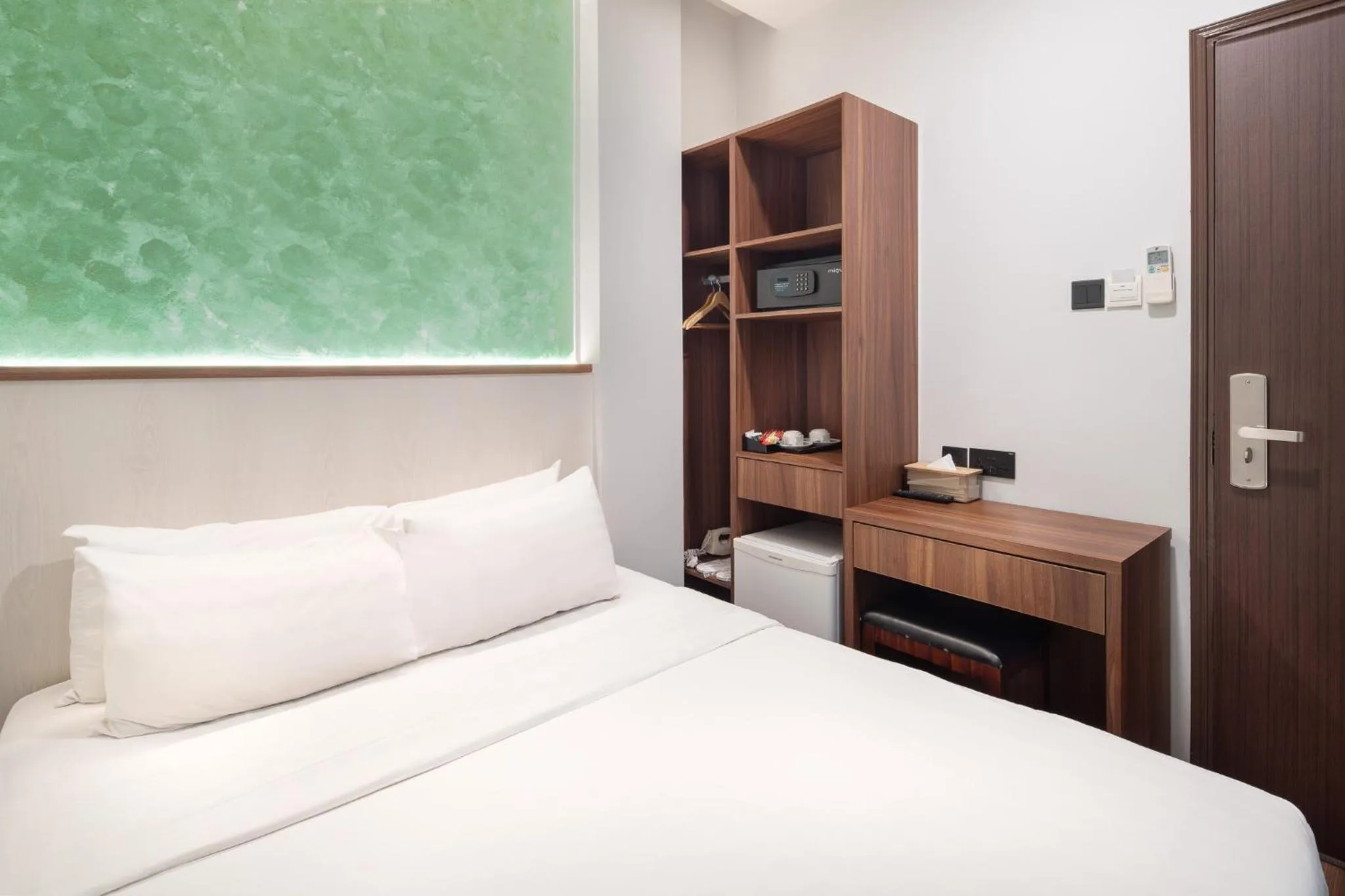 Bed in The Quay Hotel West Coast