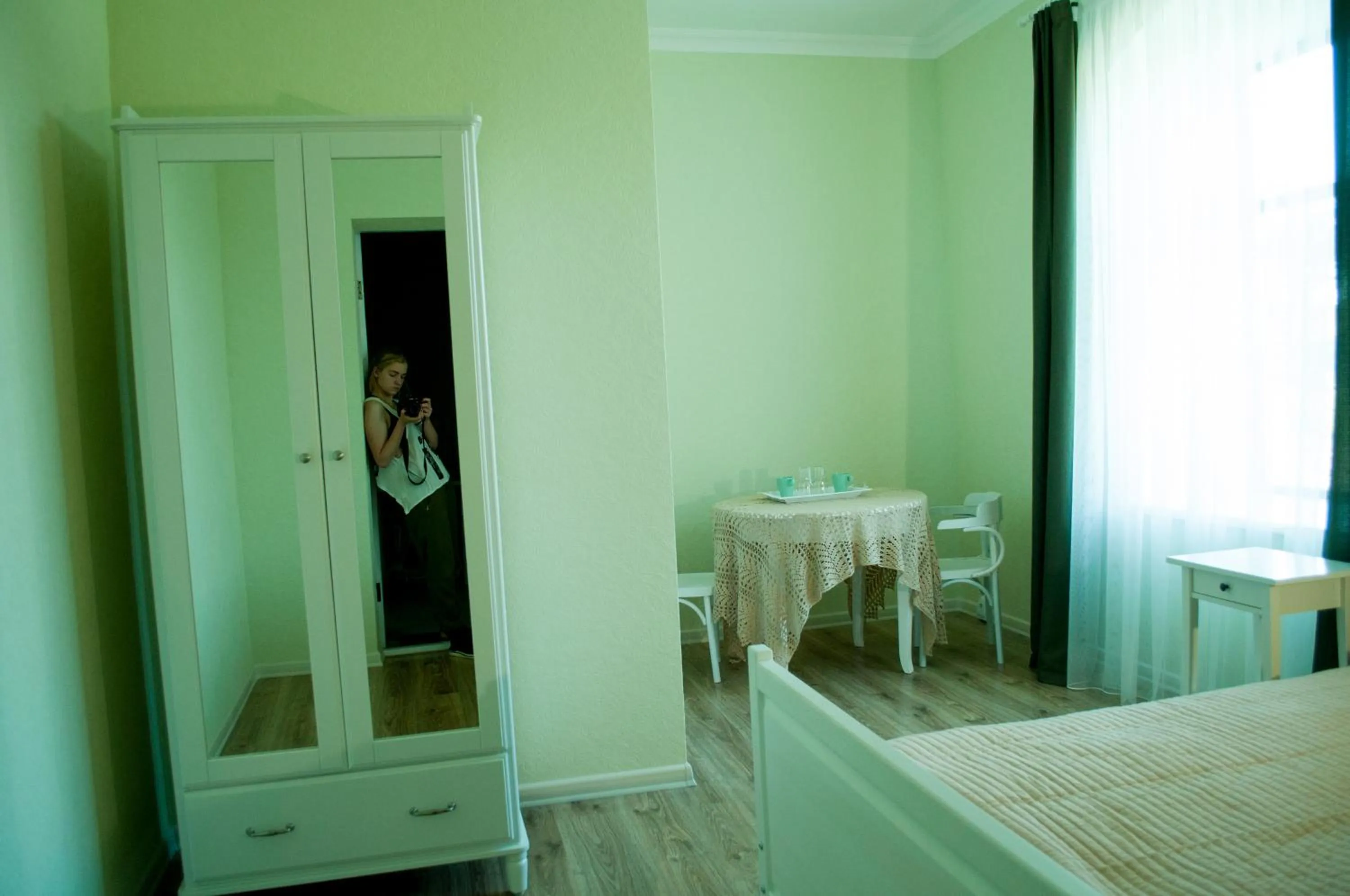 Shower, Bed in Hotel Rafinad