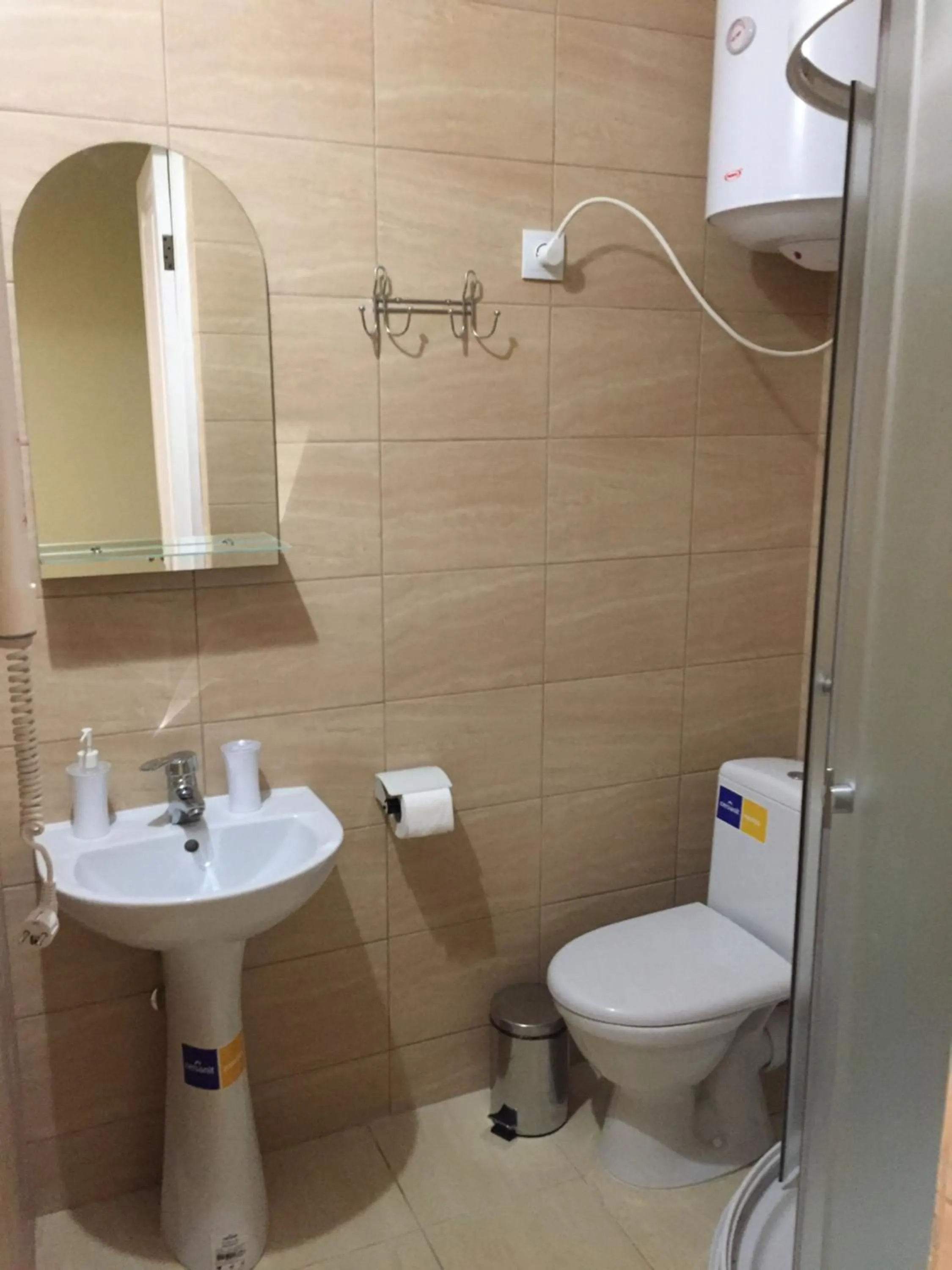 Shower in Hotel Rafinad