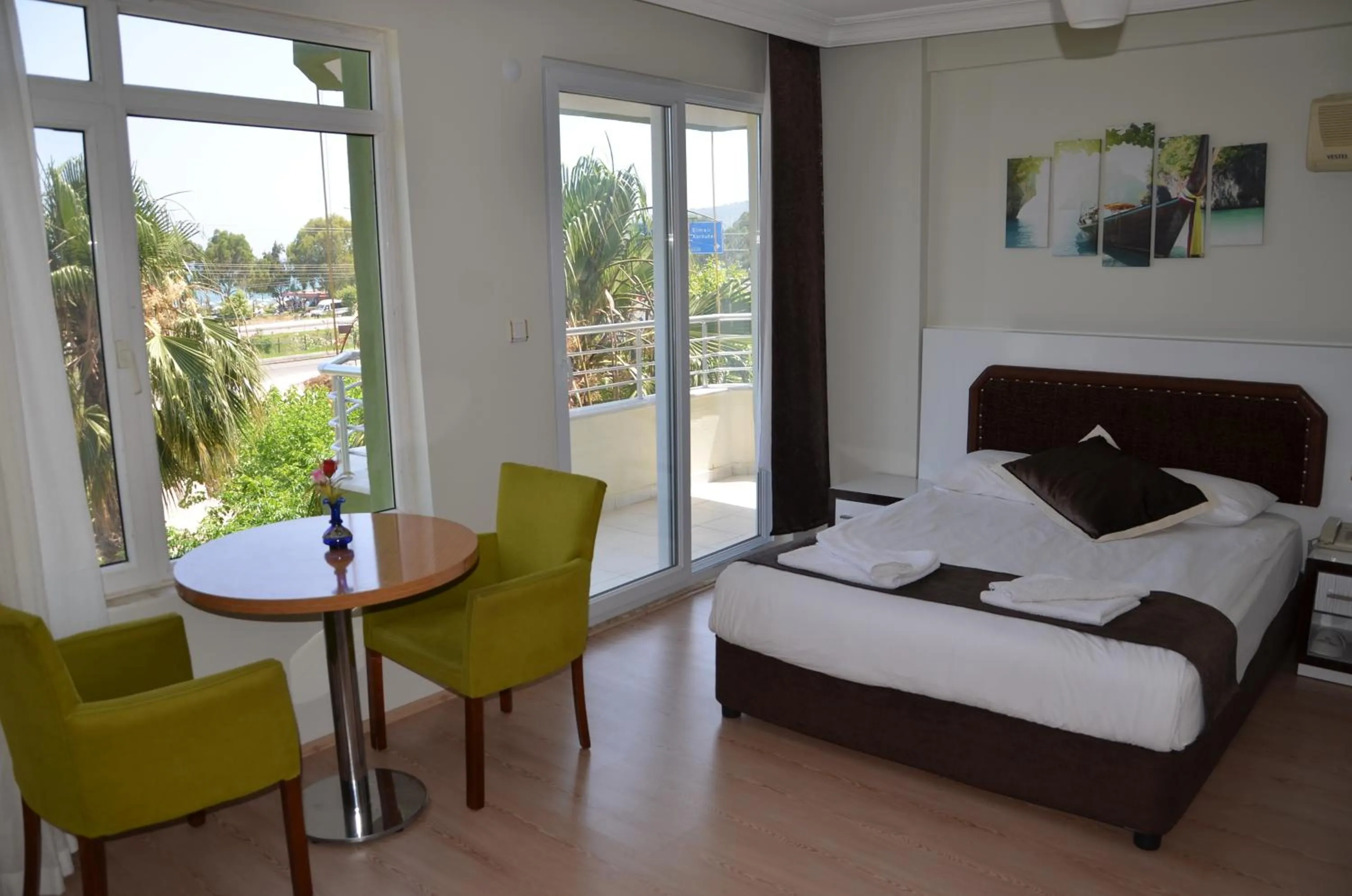 Photo of the whole room in Hotel Simsek