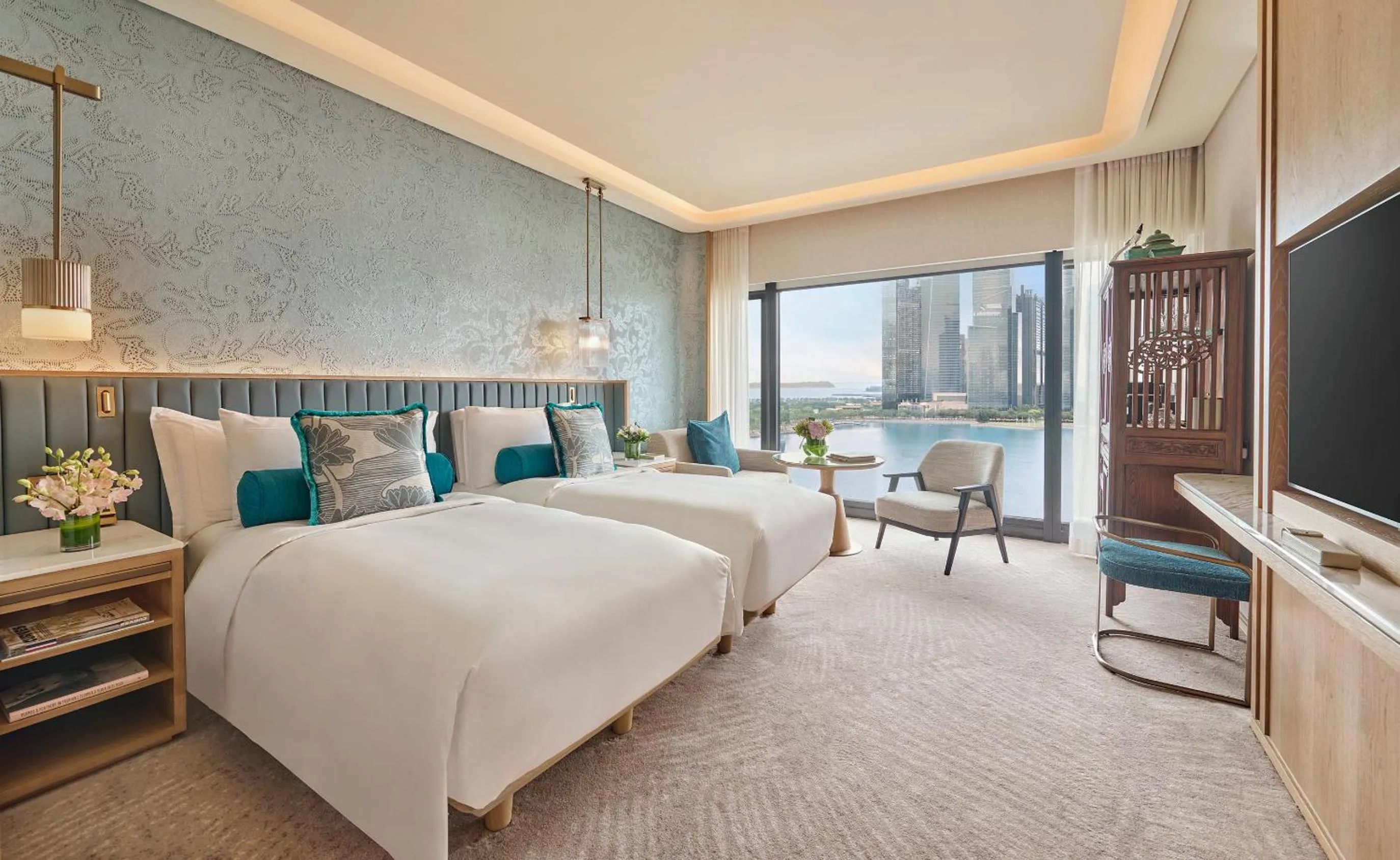 Photo of the whole room, Bed in Mandarin Oriental, Singapore