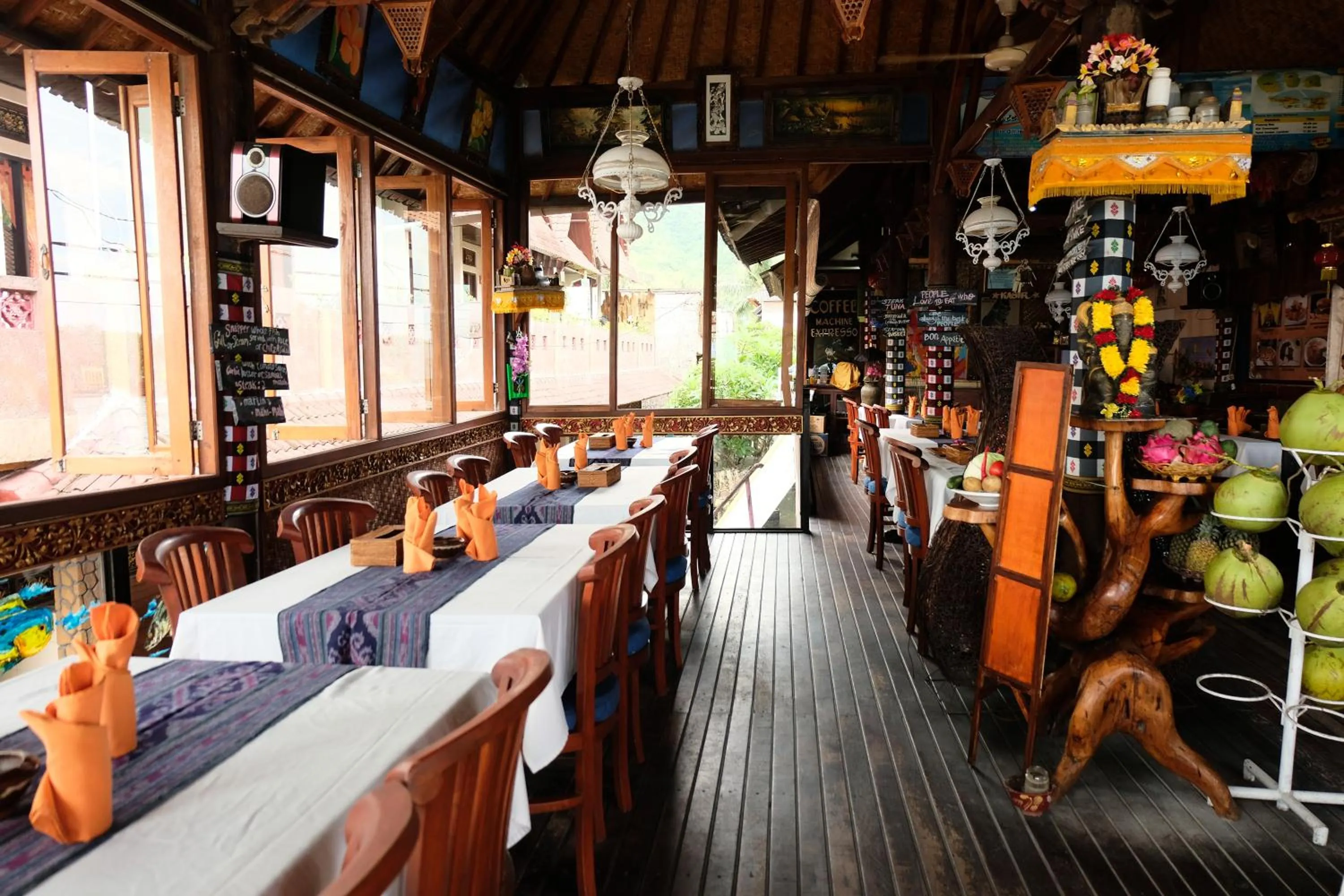 Restaurant/places to eat in Kerti Beach Bungalow and Restaurant