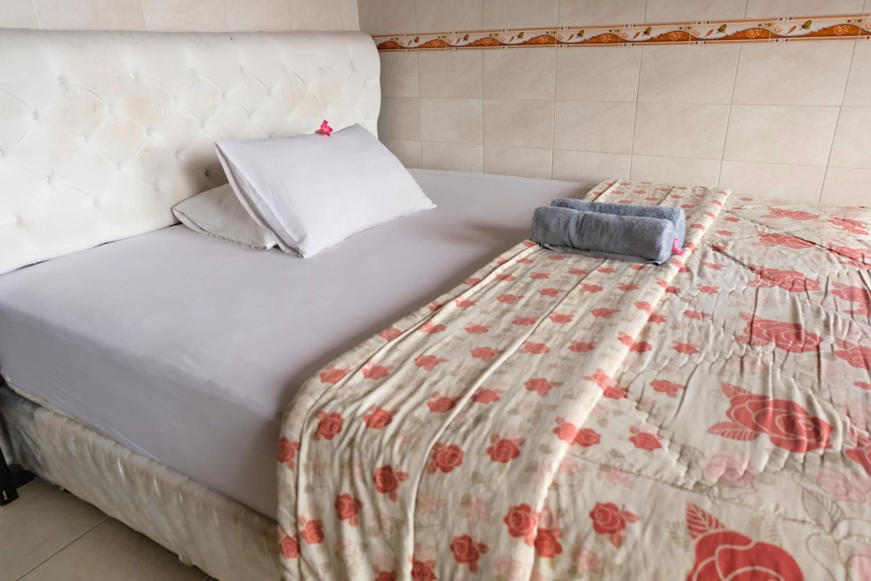 Bed in Kerti Beach Bungalow and Restaurant