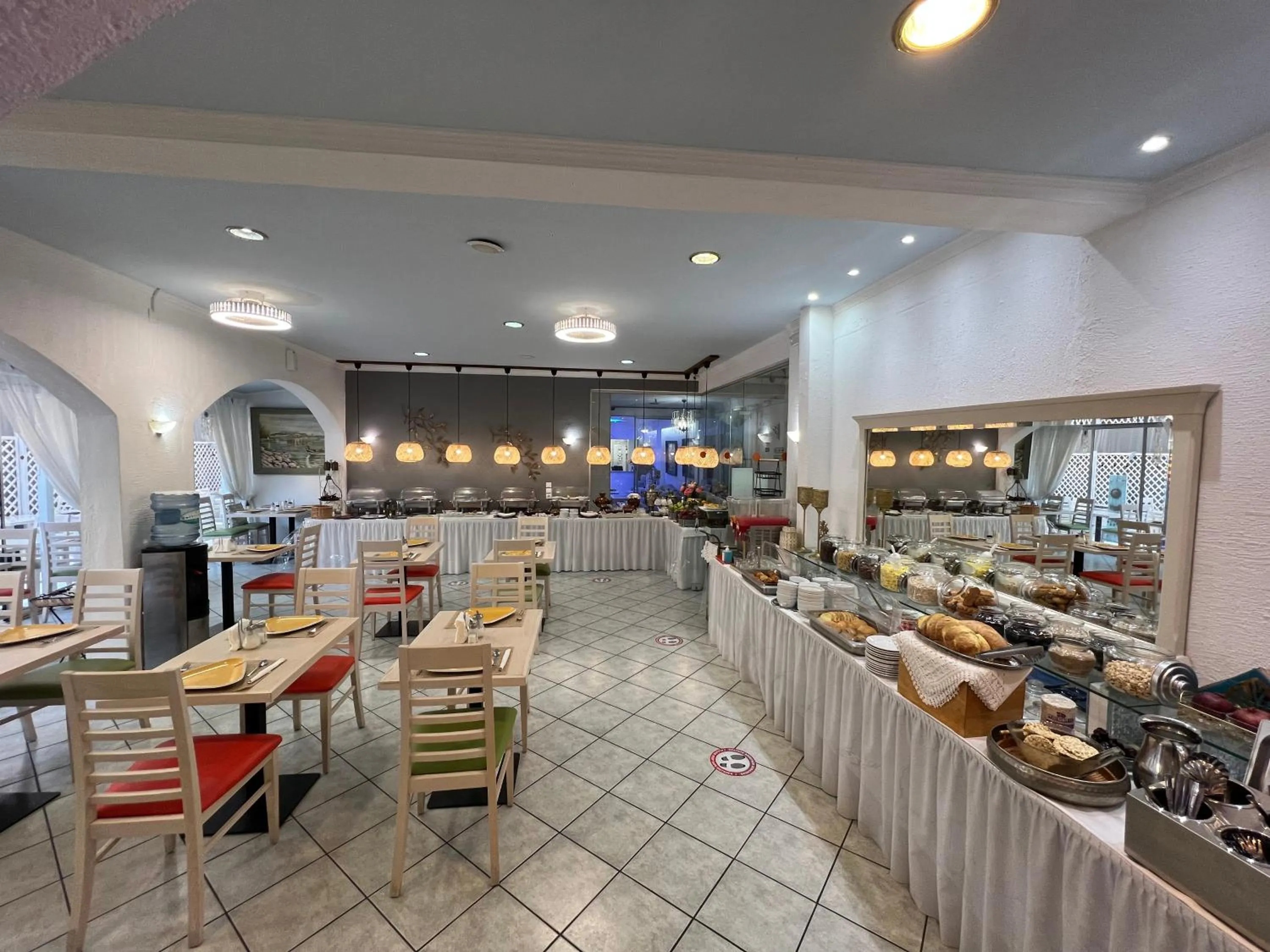 Restaurant/places to eat in Thalia deco City & Beach Hotel