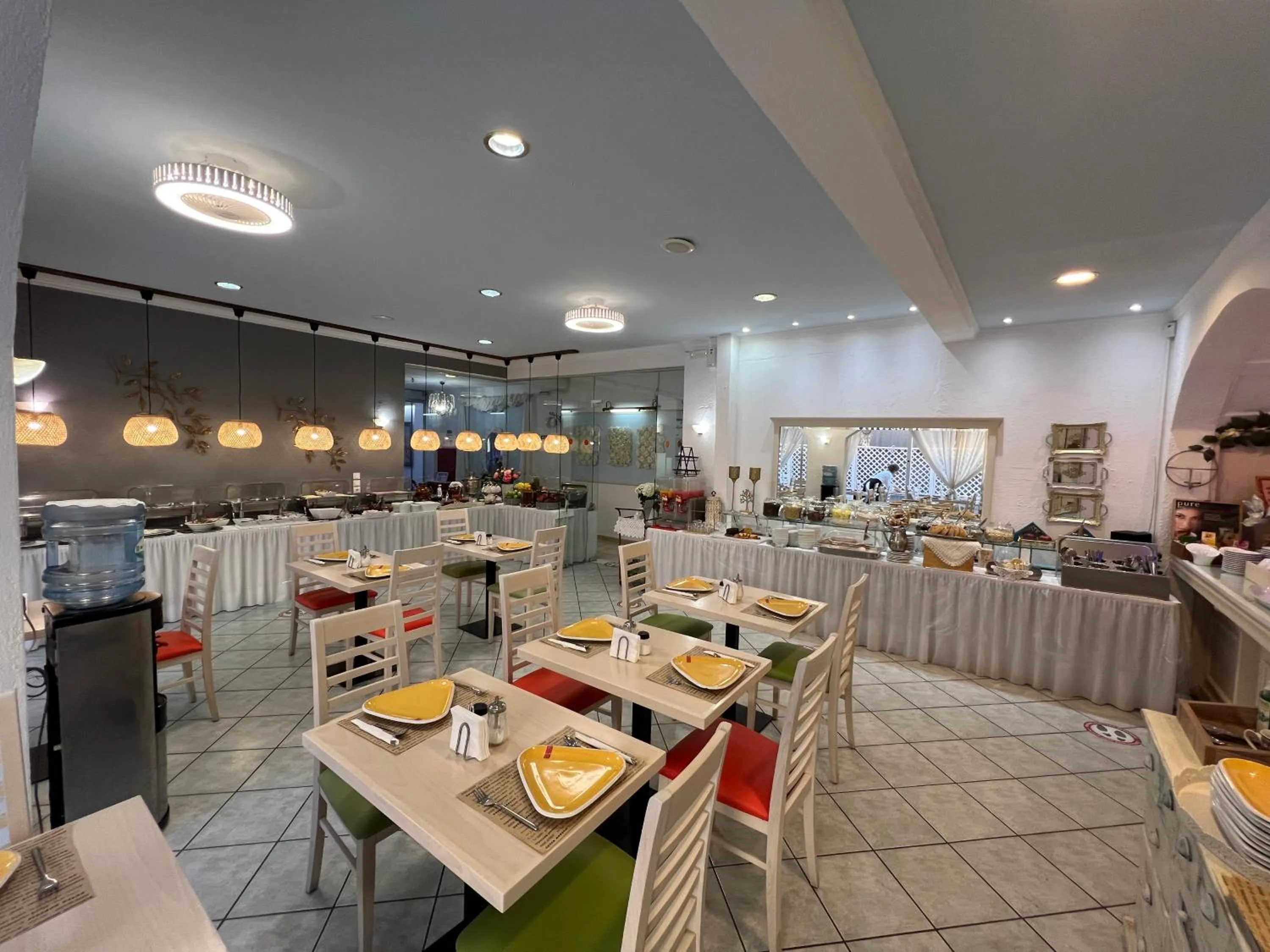 Restaurant/places to eat in Thalia deco City & Beach Hotel