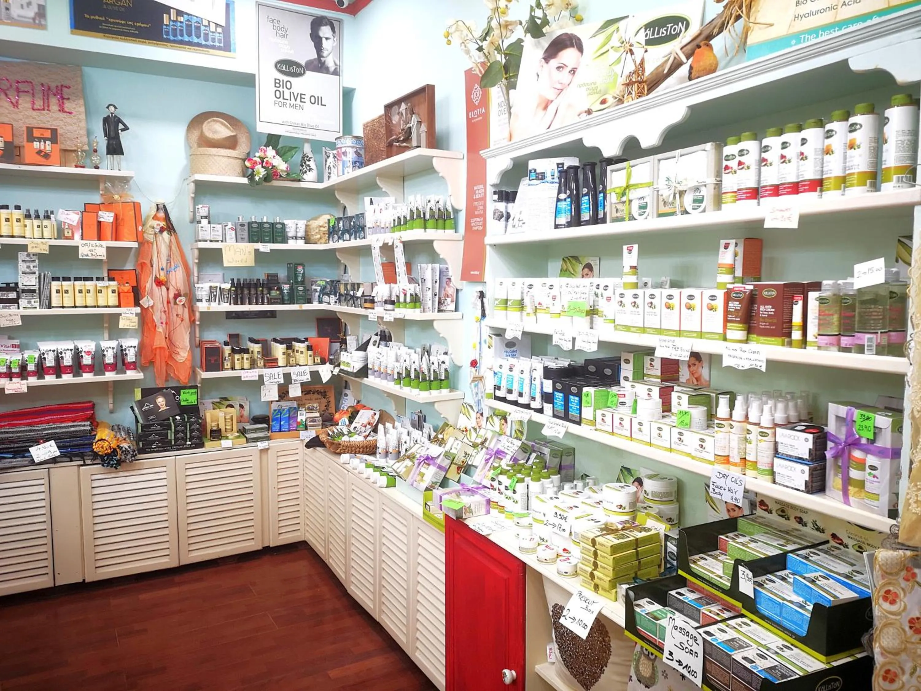 On-site shops in Thalia deco City & Beach Hotel