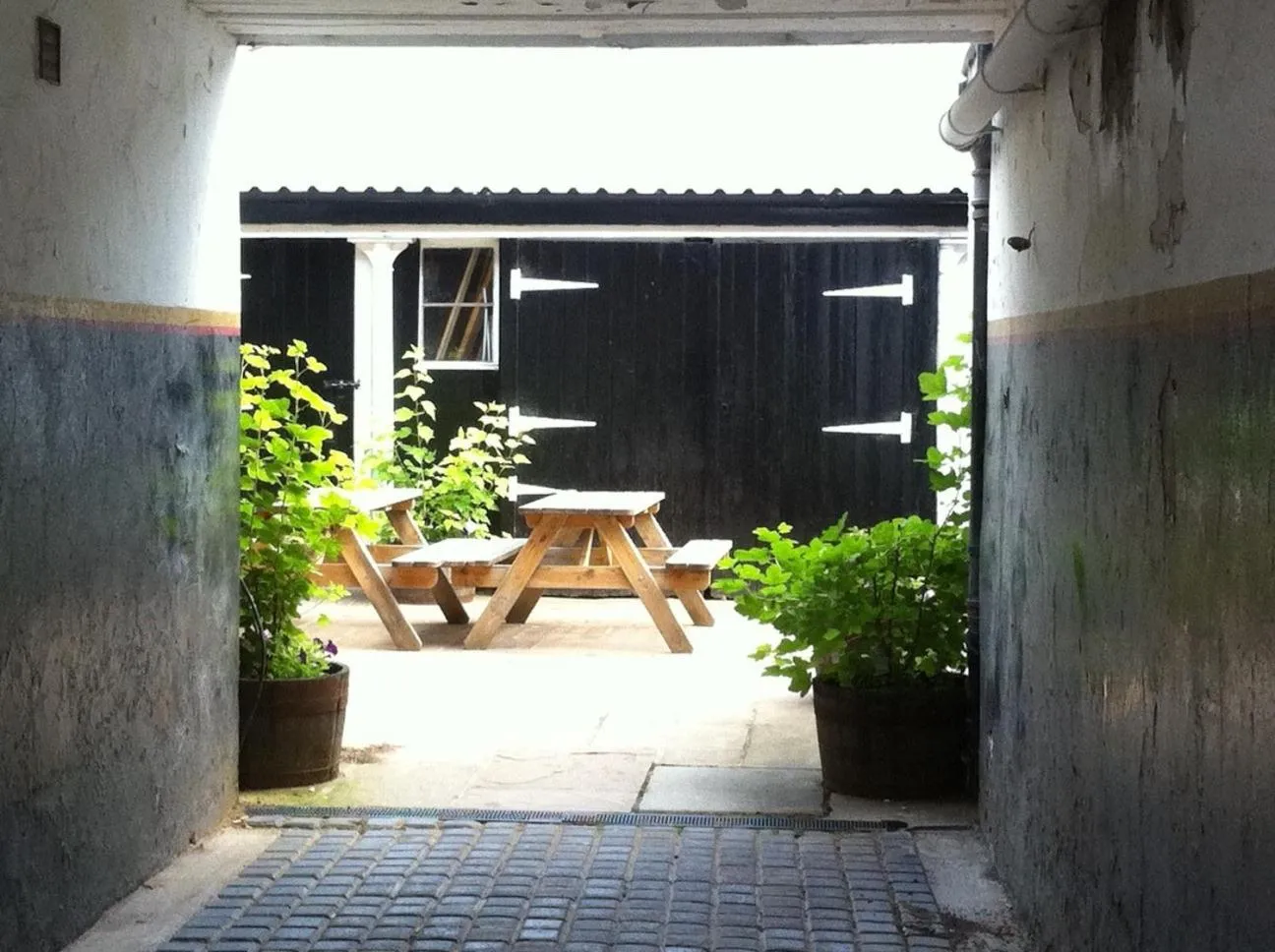 Facade/entrance in Bankfoot Inn