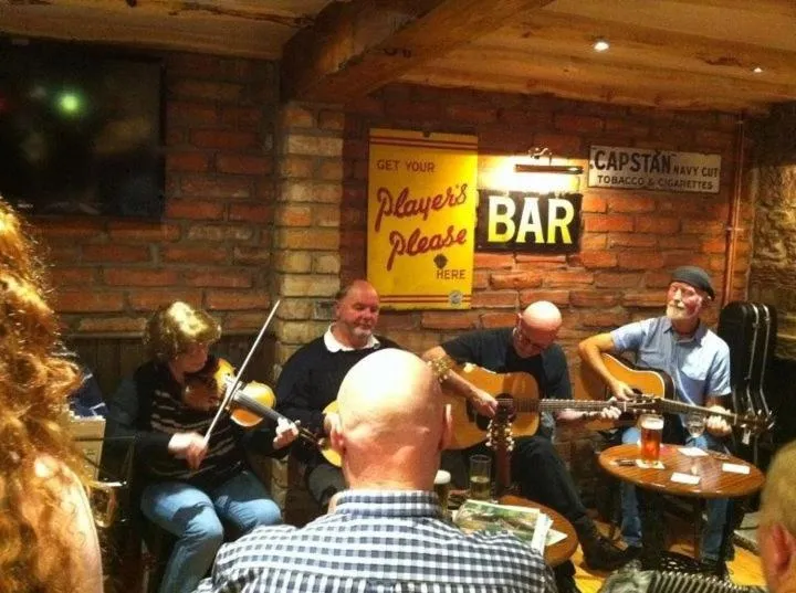 People in Bankfoot Inn