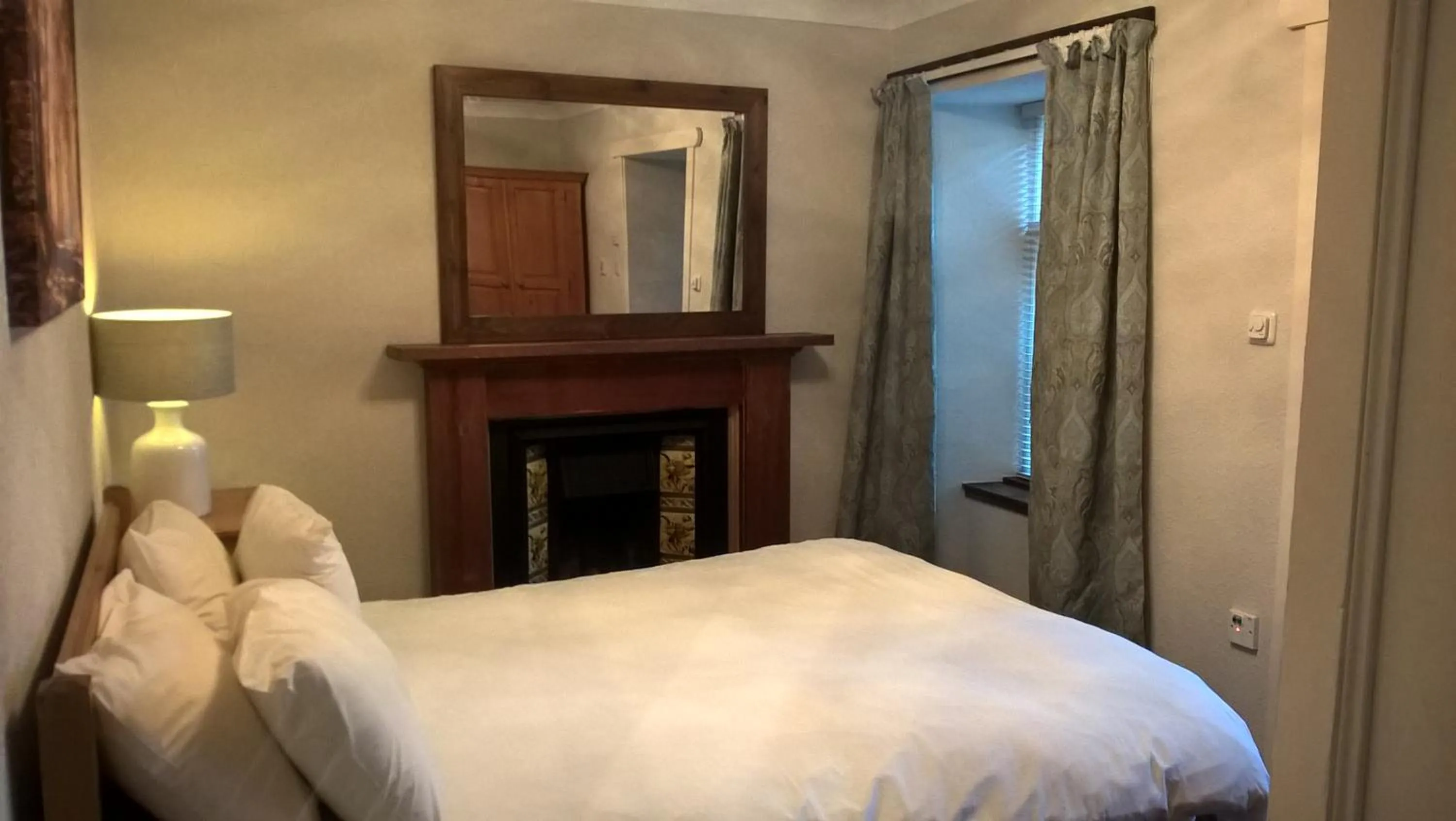 Bedroom in Bankfoot Inn